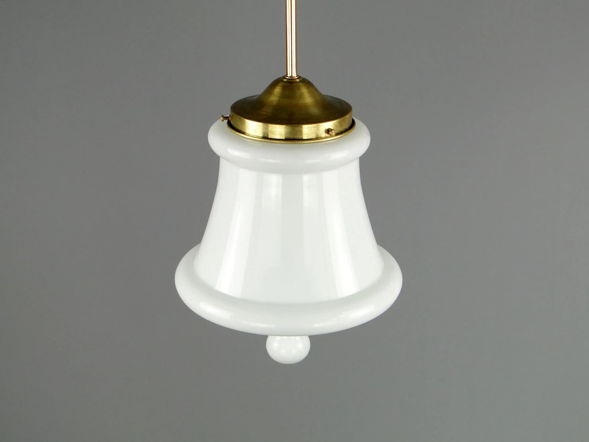 Lampa wisząca, szkło białe, mosiądz, Polska, lata 70. - 11701