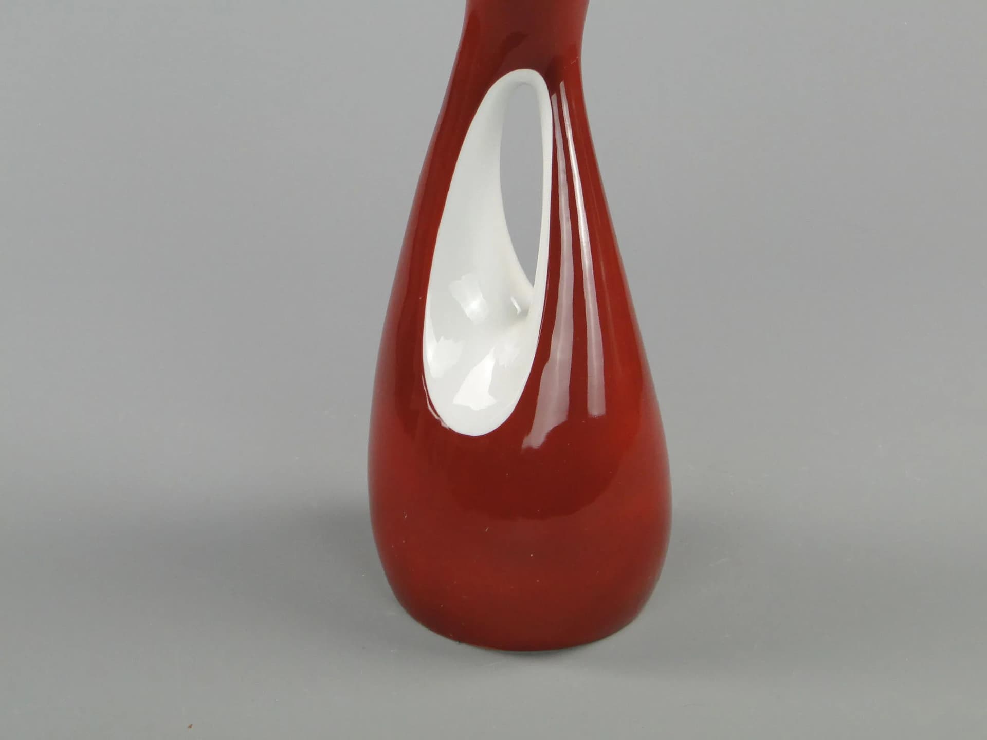 Wazon Calipso, czerwony, porcelana, proj. Z. Śliwowska-Wawrzyniak, Ćmielów, Polska, lata 50. - 11679