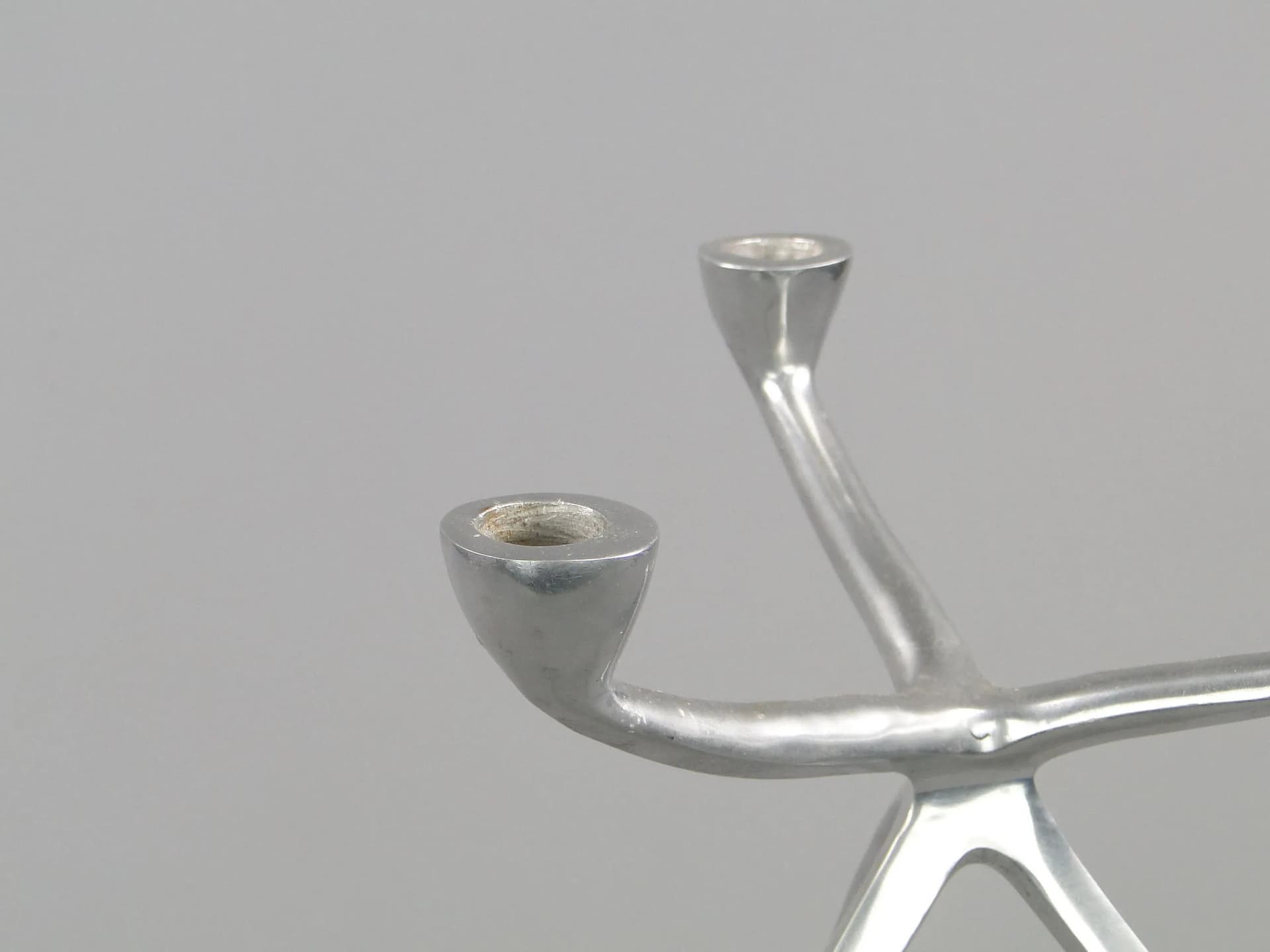 Świecznik Alu, aluminium srebrny, proj. M. Hilton, Wielka Brytania, lata 80. - 11767