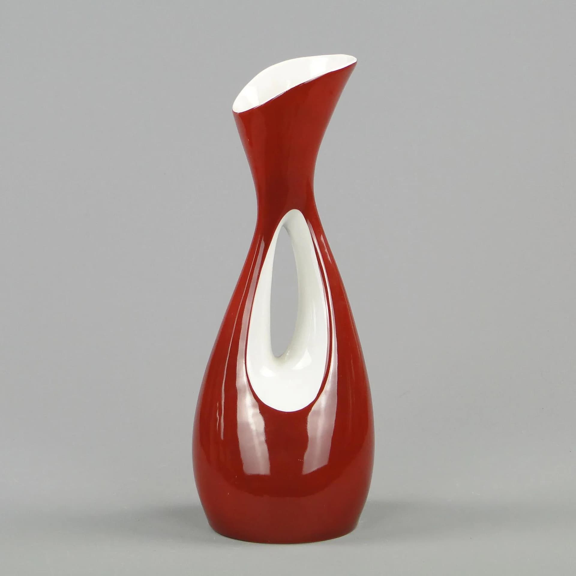Wazon Calipso, czerwony, porcelana, proj. Z. Śliwowska-Wawrzyniak, Ćmielów, Polska, lata 50. - 11737