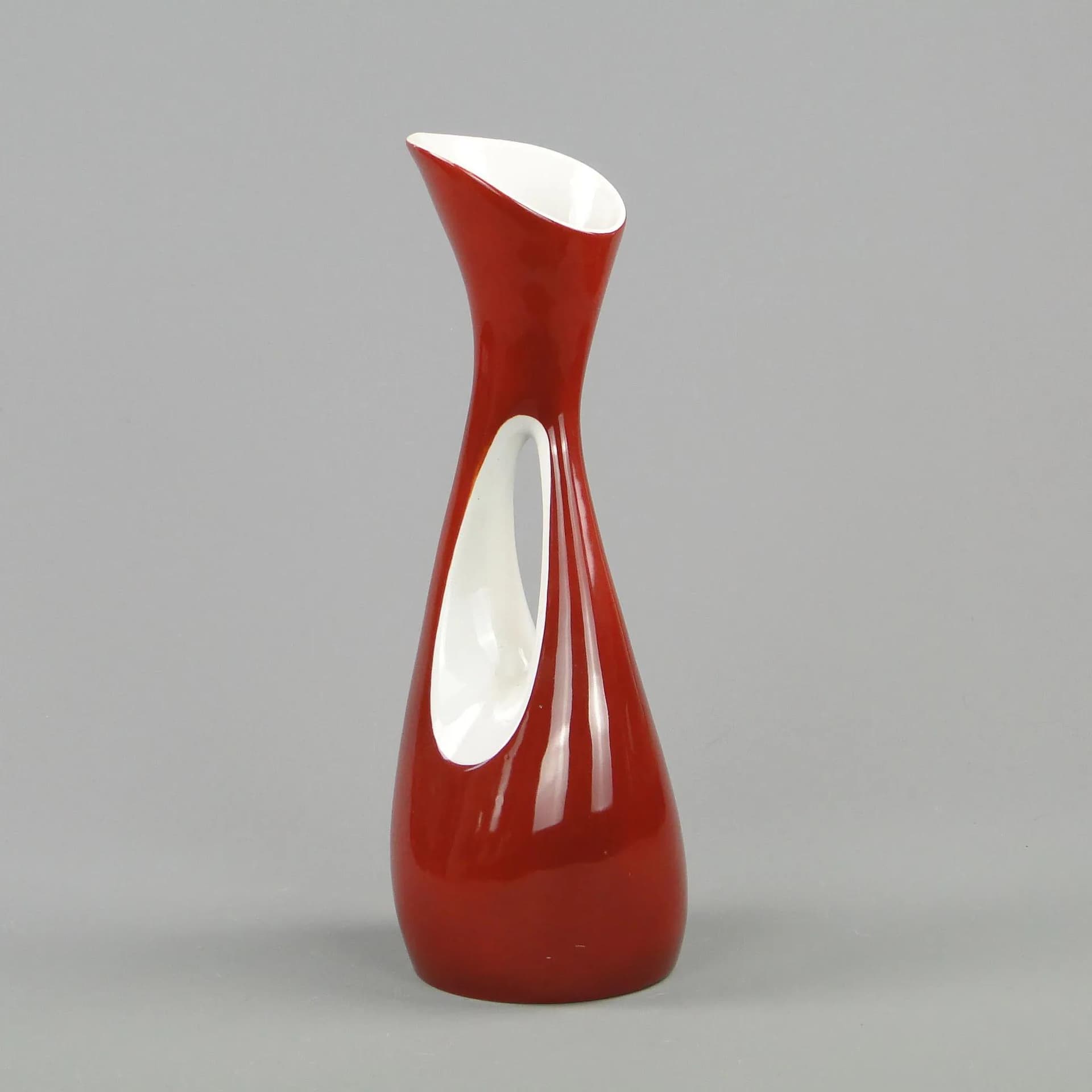 Wazon Calipso, czerwony, porcelana, proj. Z. Śliwowska-Wawrzyniak, Ćmielów, Polska, lata 50. - 11738