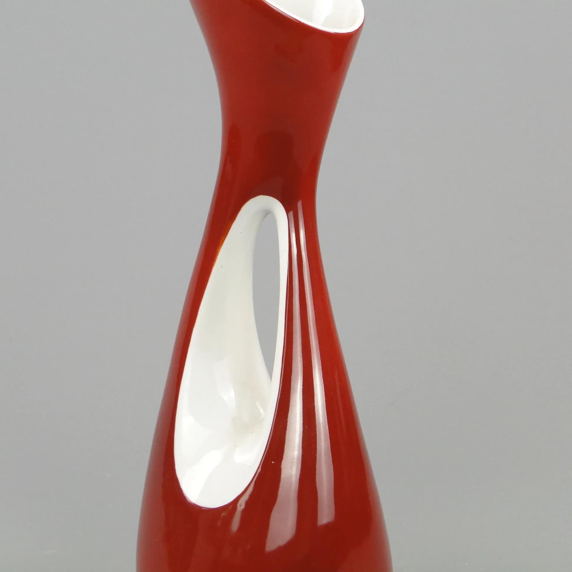Wazon Calipso, czerwony, porcelana, proj. Z. Śliwowska-Wawrzyniak, Ćmielów, Polska, lata 50. - 11740