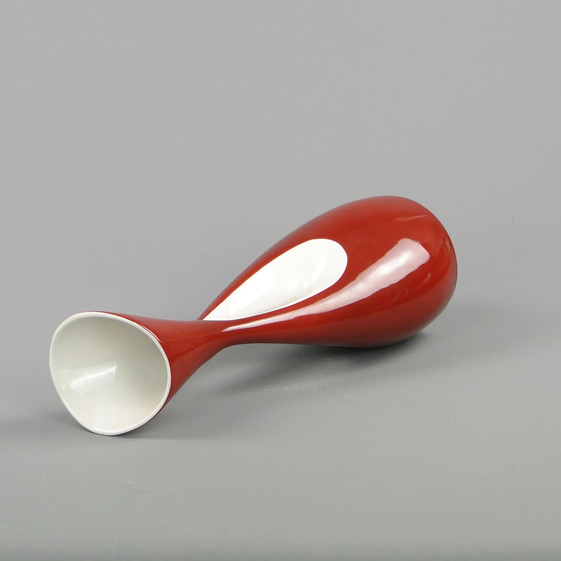 Wazon Calipso, czerwony, porcelana, proj. Z. Śliwowska-Wawrzyniak, Ćmielów, Polska, lata 50. - 11742