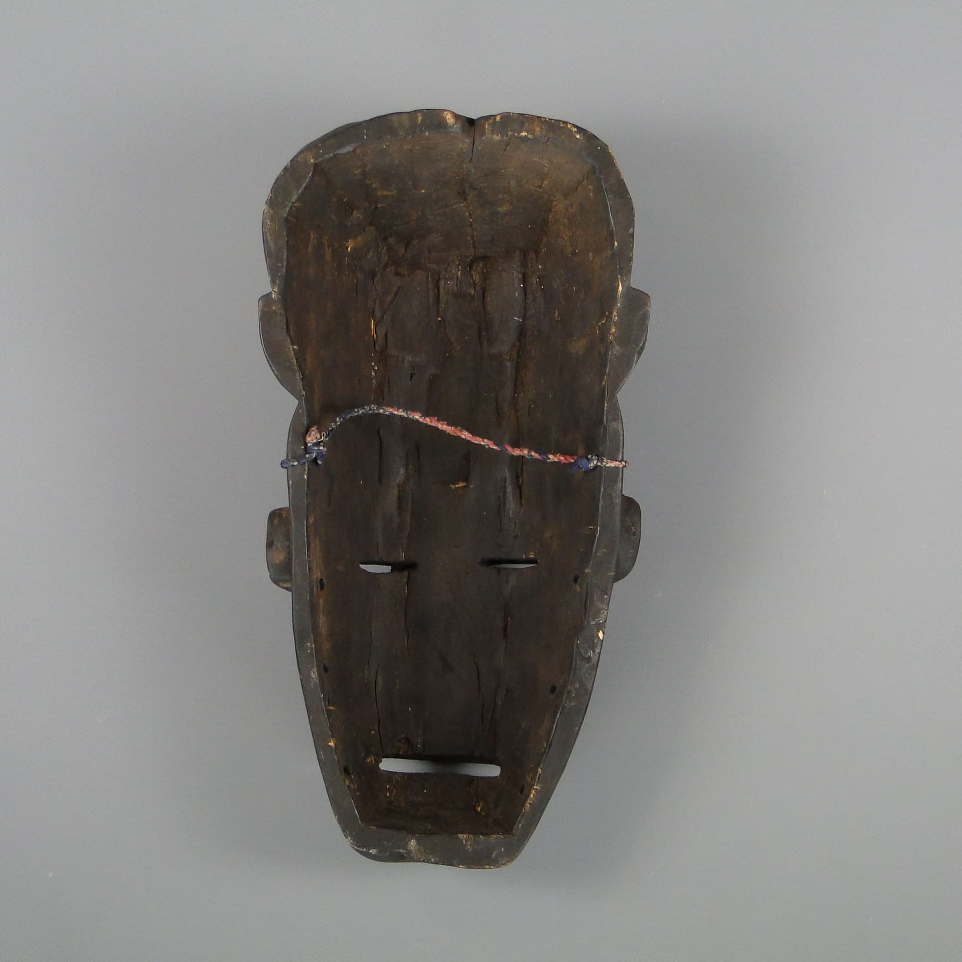 Maska ścienna afrykańska, brąz ciemny, drewno, lata 70. - 175844