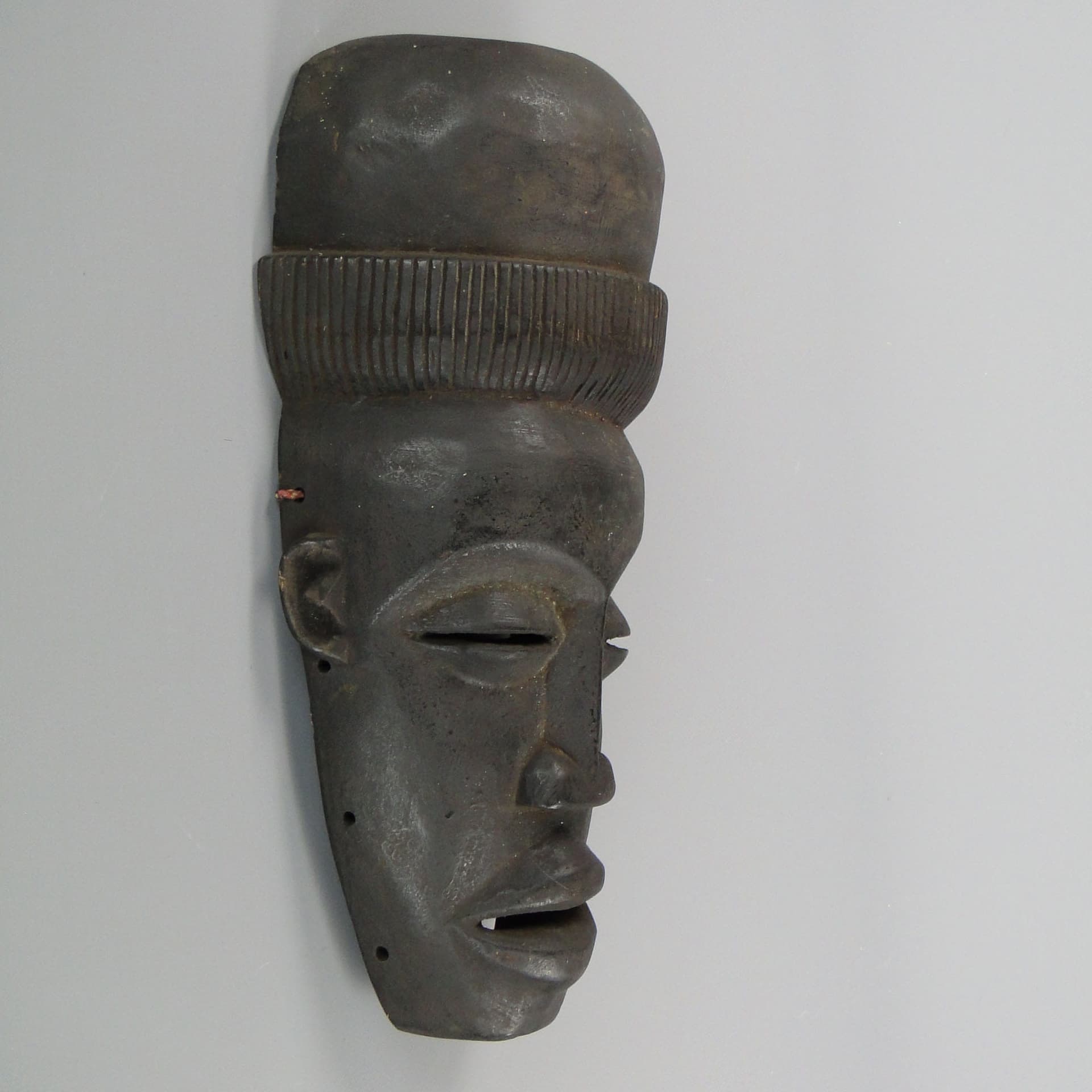 Maska ścienna afrykańska, brąz ciemny, drewno, lata 70. - 175842