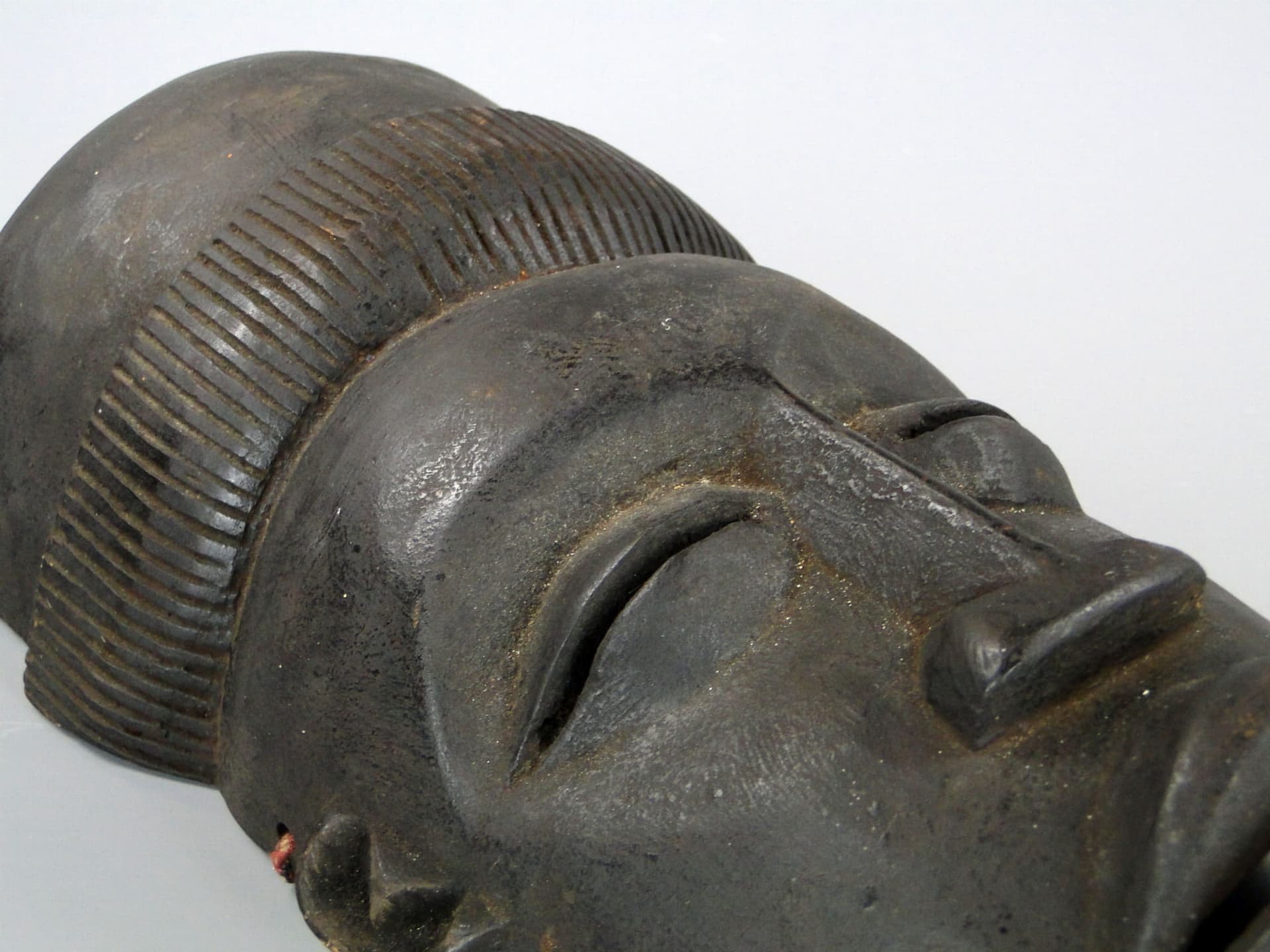 Maska ścienna afrykańska, brąz ciemny, drewno, lata 70. - 175845