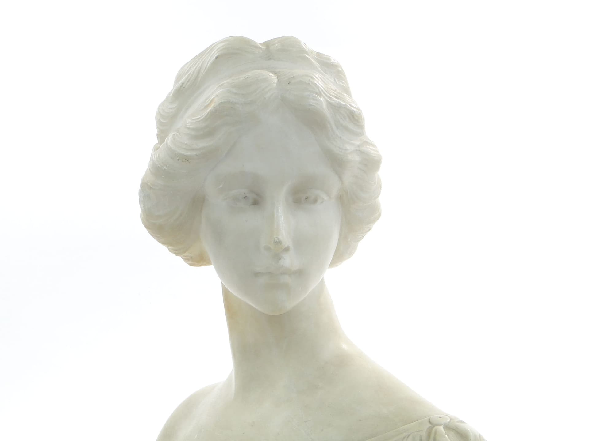 Portret młodej kobiety z alabastru ok 1900 - 175918