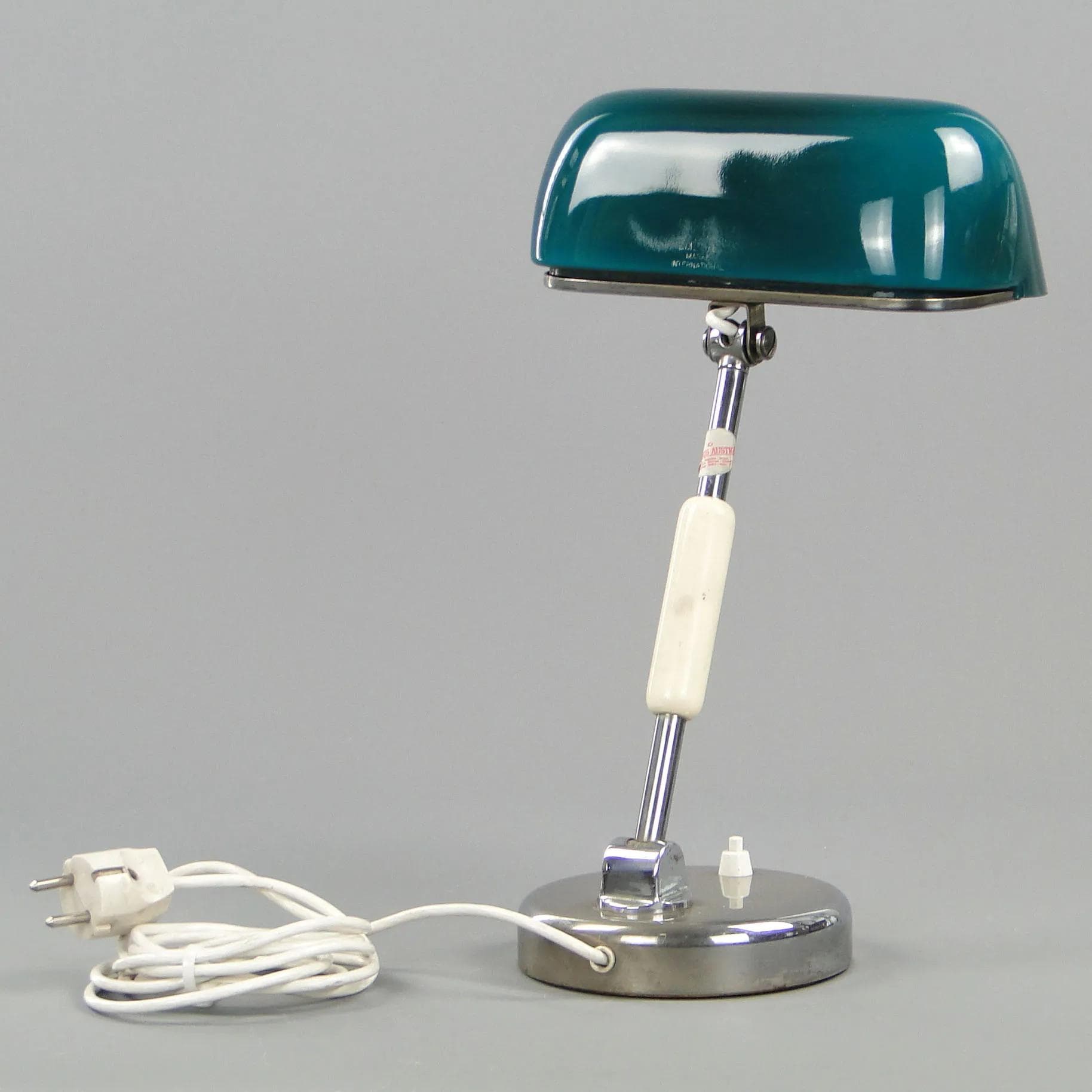 Zielona secesyjna lampa gabinetowa z chromowanego mosiądzu i szkła warstwowego, dla Casinos Austria, Austria, lata 20. - 11977