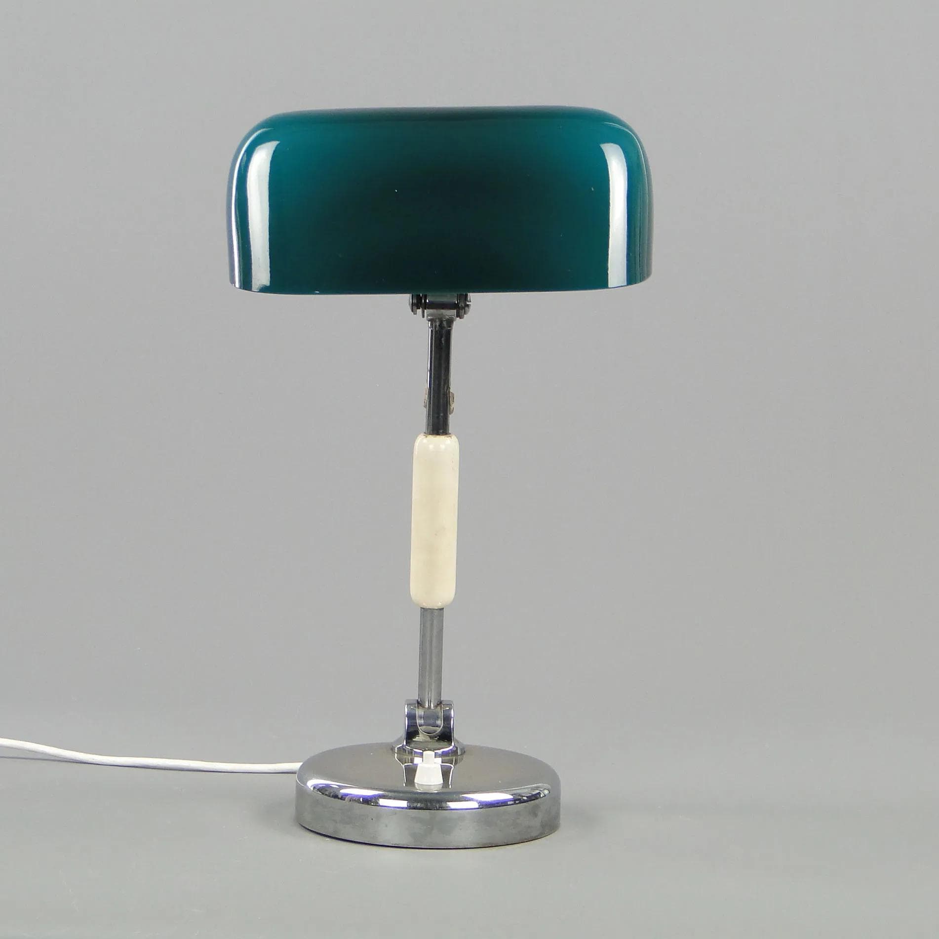 Zielona secesyjna lampa gabinetowa z chromowanego mosiądzu i szkła warstwowego, dla Casinos Austria, Austria, lata 20. - 11981