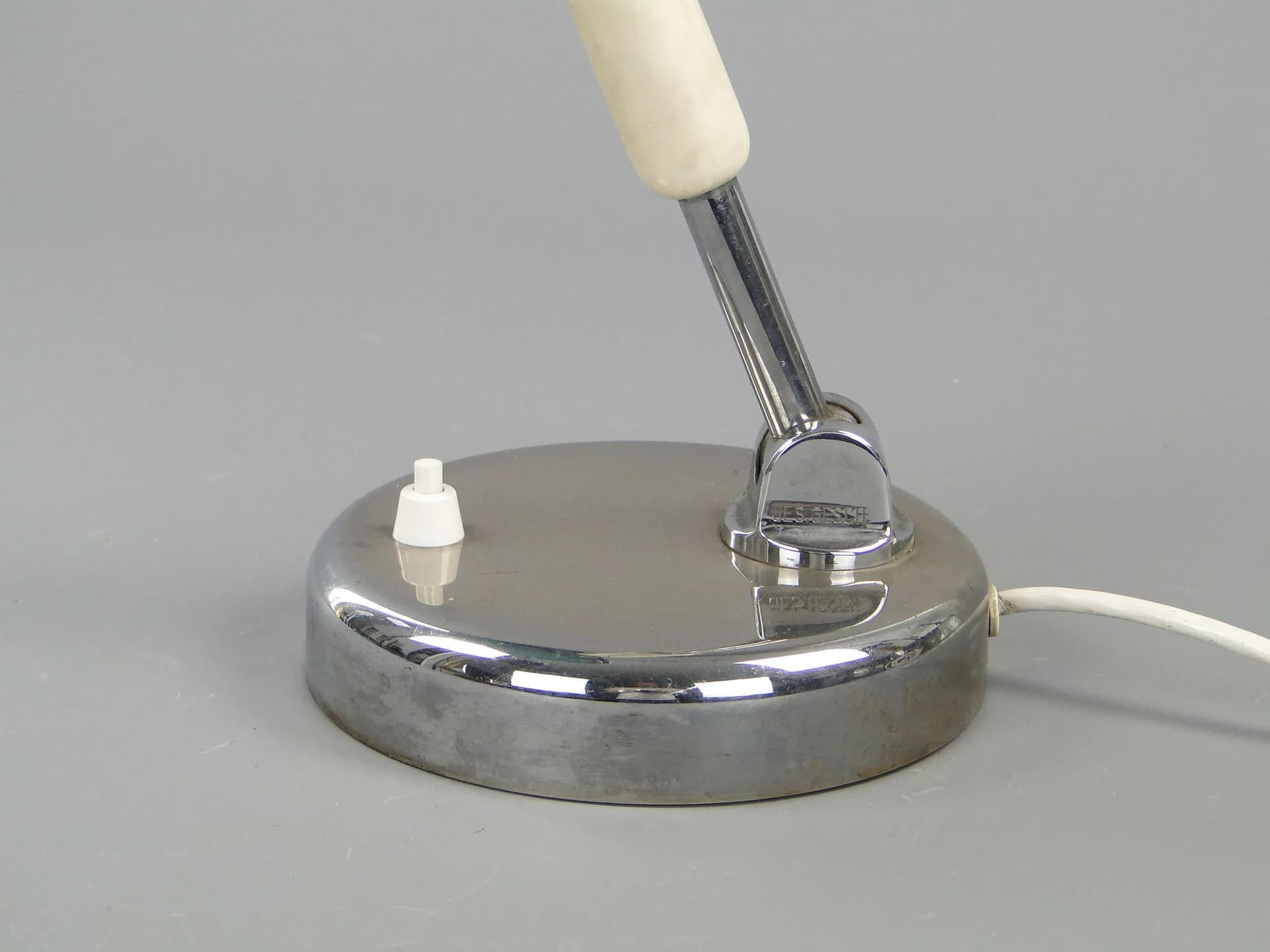 Zielona secesyjna lampa gabinetowa z chromowanego mosiądzu i szkła warstwowego, dla Casinos Austria, Austria, lata 20. - 11974