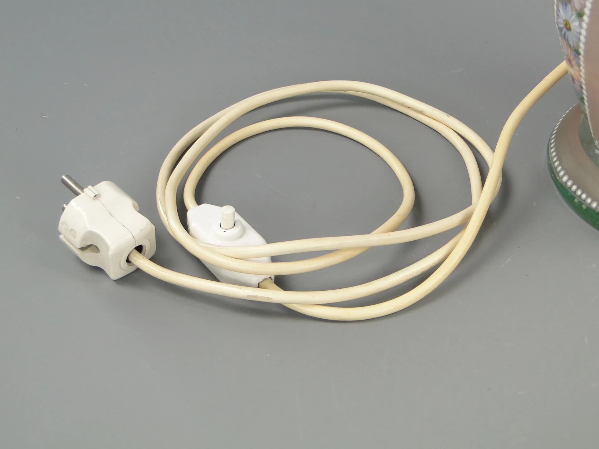 Table lamp Art Nouveau, beige glass, Poland, 1930s. - 11967