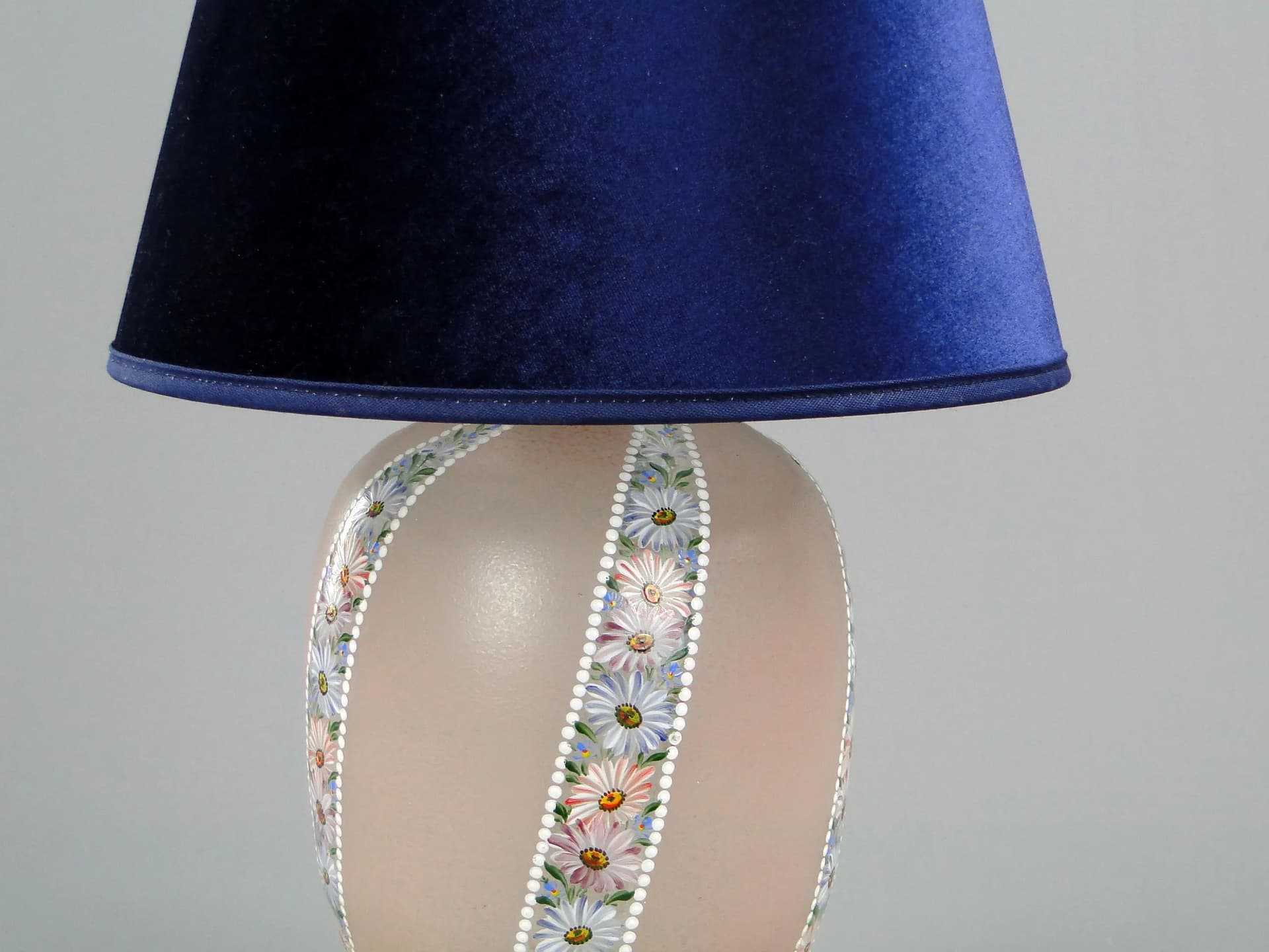 Table lamp Art Nouveau, beige glass, Poland, 1930s. - 11964