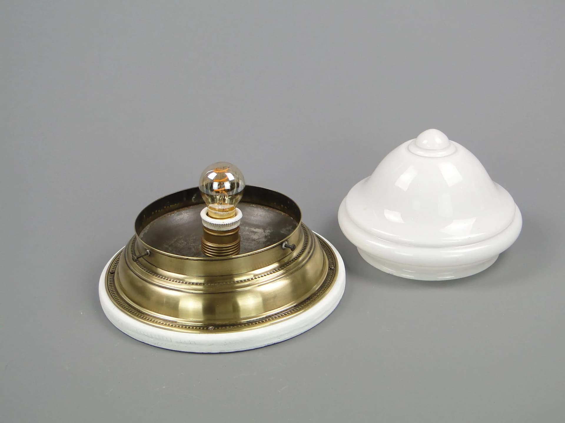 Lampa sufitowa, biała, mosiądz, drewno, szkło, Polska, lata 20. - 11959