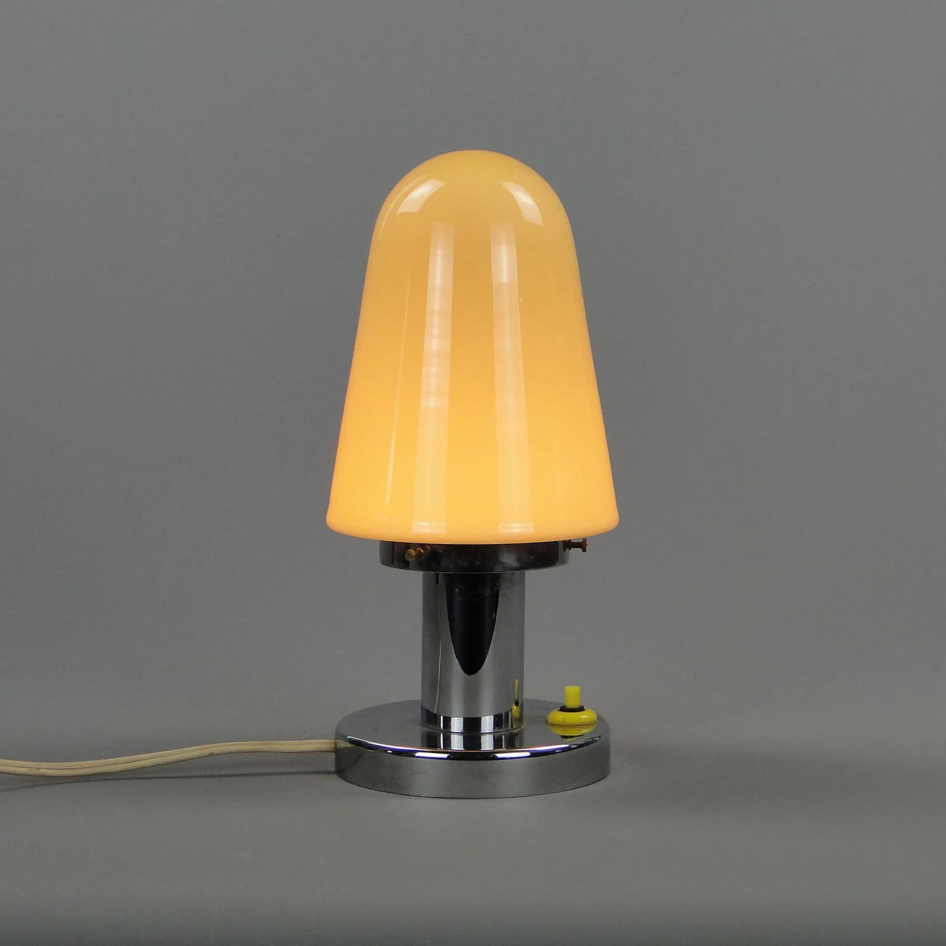 Lampa stołowa Art déco, beżowy, szkło, mosiądz chromowany, Czechosłowacja, lata 20. - 11945