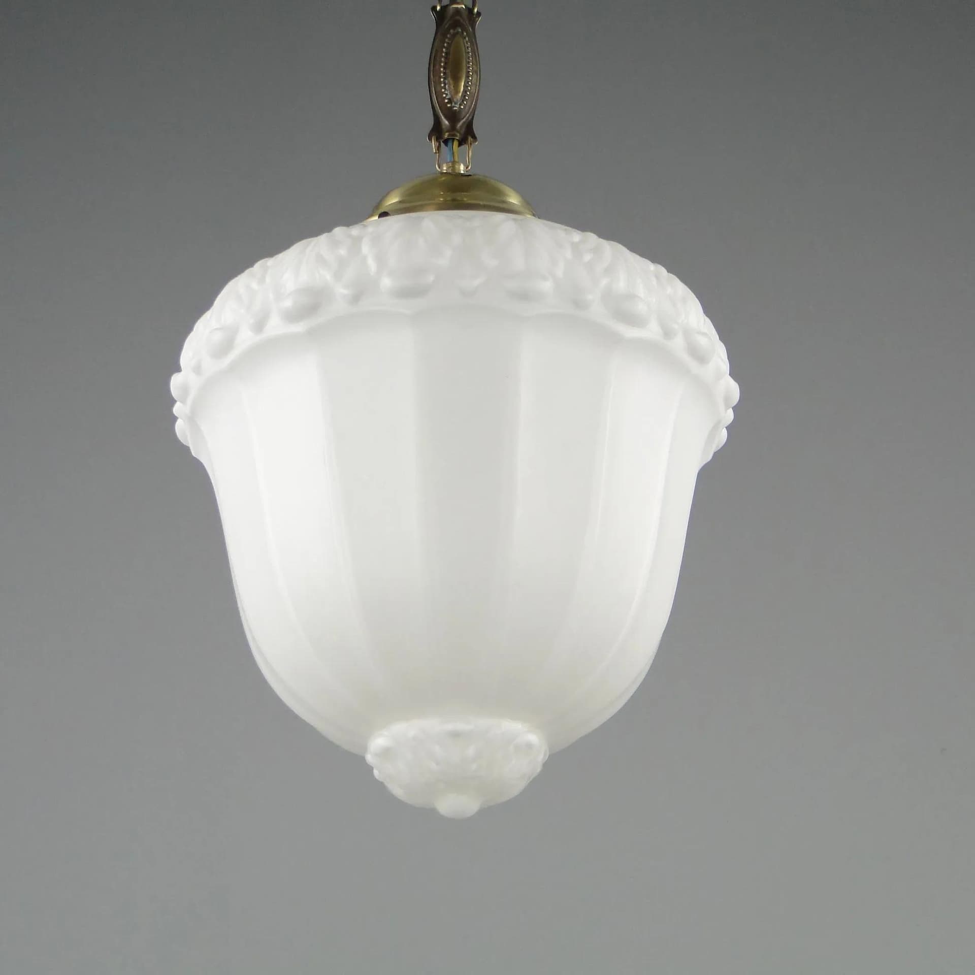 Lampa wisząca secesyjna, mosiądz patynowany, szkło białe, Polska, początek XX w. - 12055