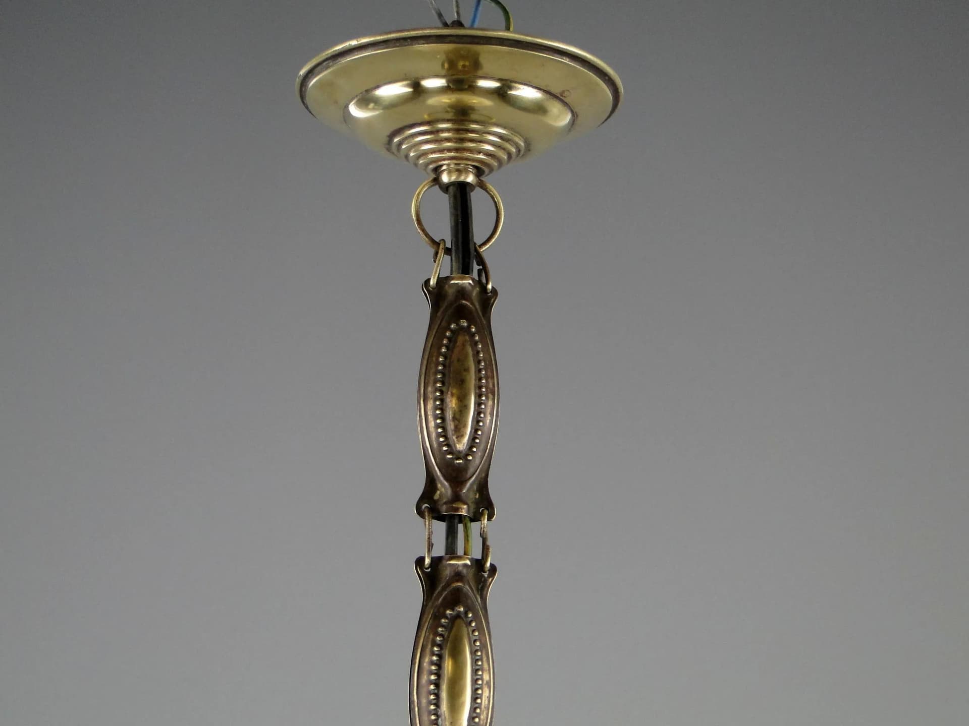 Lampa wisząca secesyjna, mosiądz patynowany, szkło białe, Polska, początek XX w. - 12057