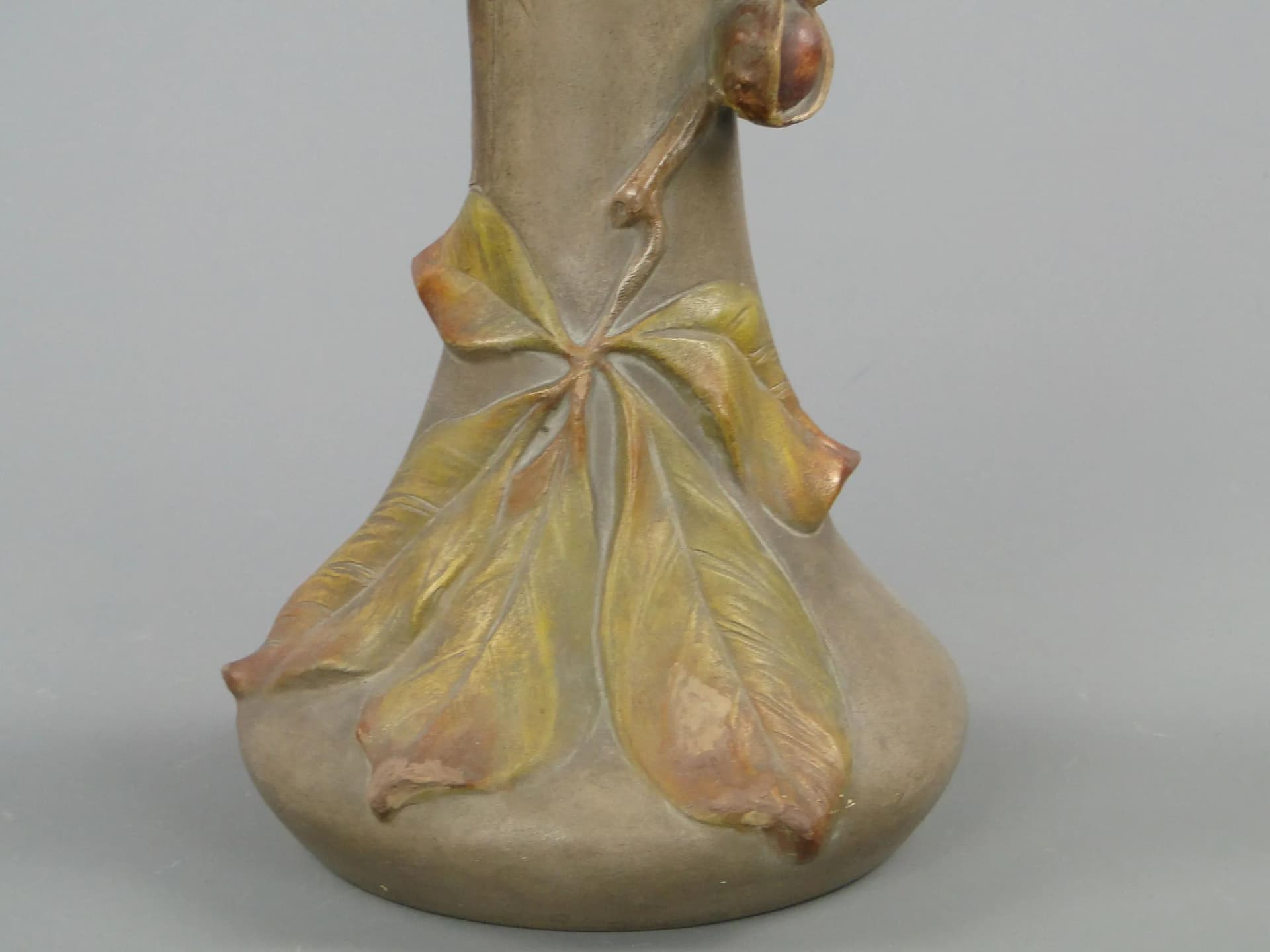 Wazon secesyjny, motyw kasztanowca, multikolor, ceramika, Polska, początek XX w. - 12140