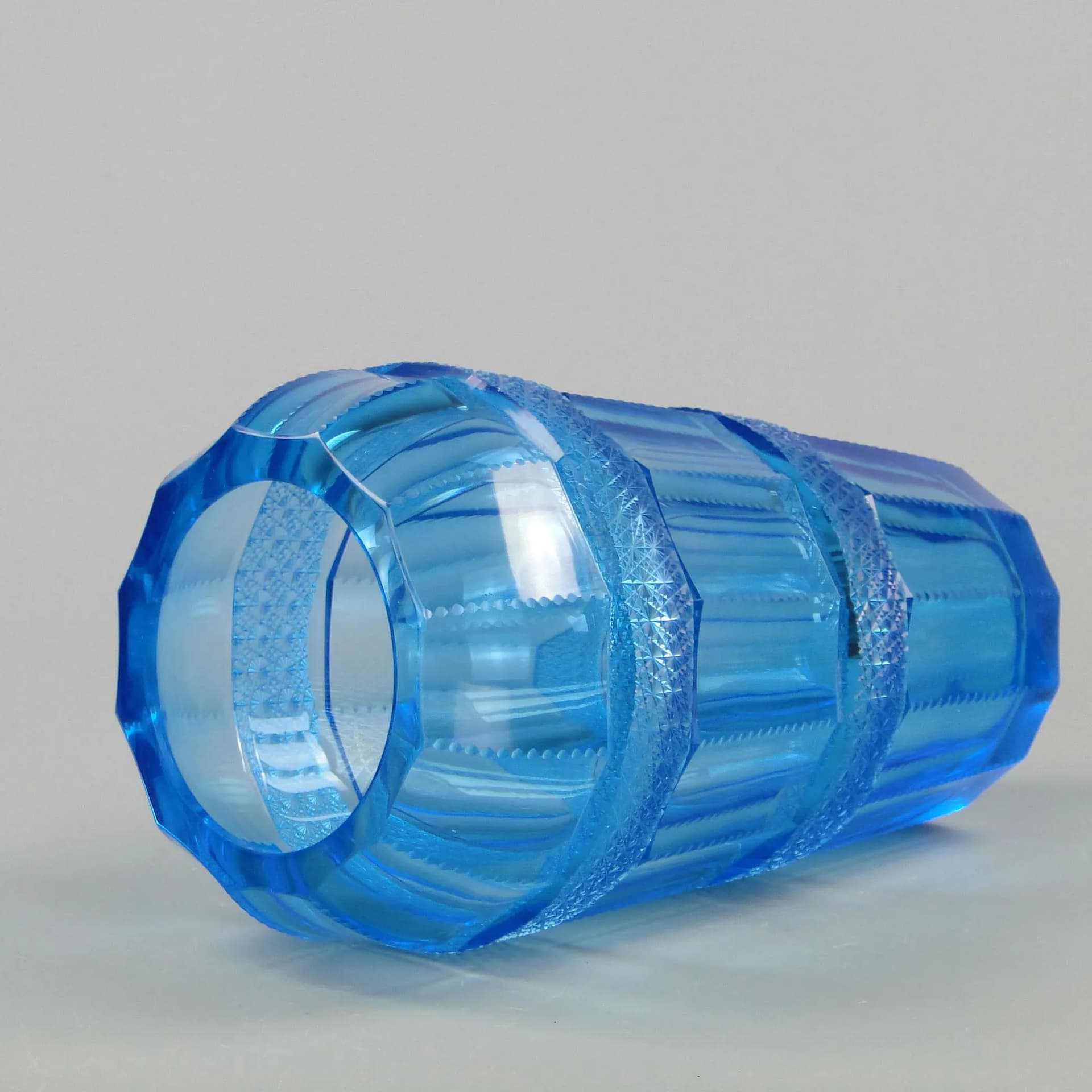 Wazon Art Deco, kryształ błękitny, Czechy, lata 20. - 12108