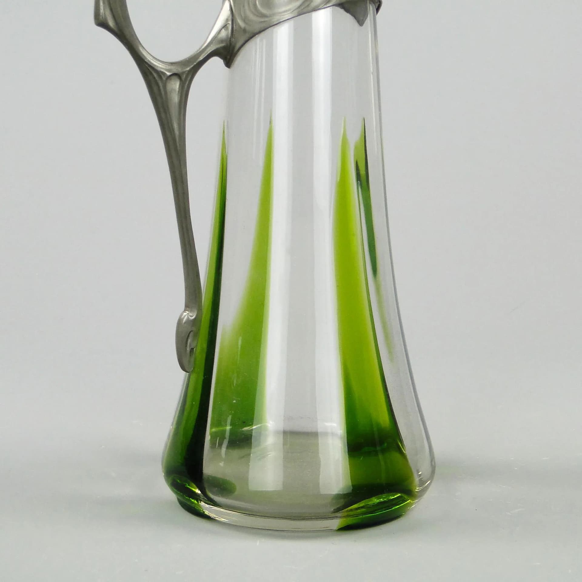 Dzban do wina secesyjny, szkło transparentne cyna, proj. H. Leven, Niemcy, początek XX w. - 12087