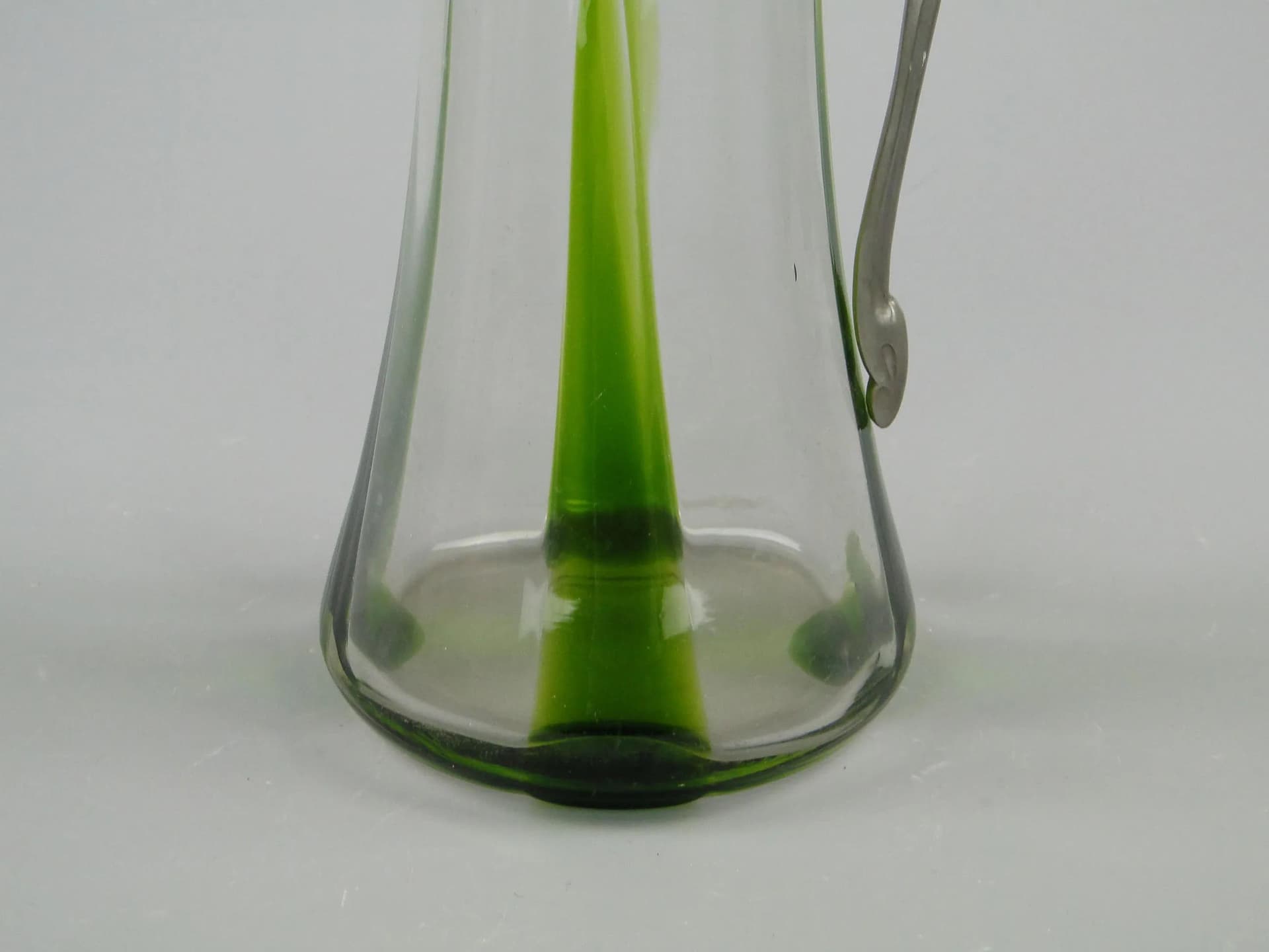 Dzban do wina secesyjny, szkło transparentne cyna, proj. H. Leven, Niemcy, początek XX w. - 12085