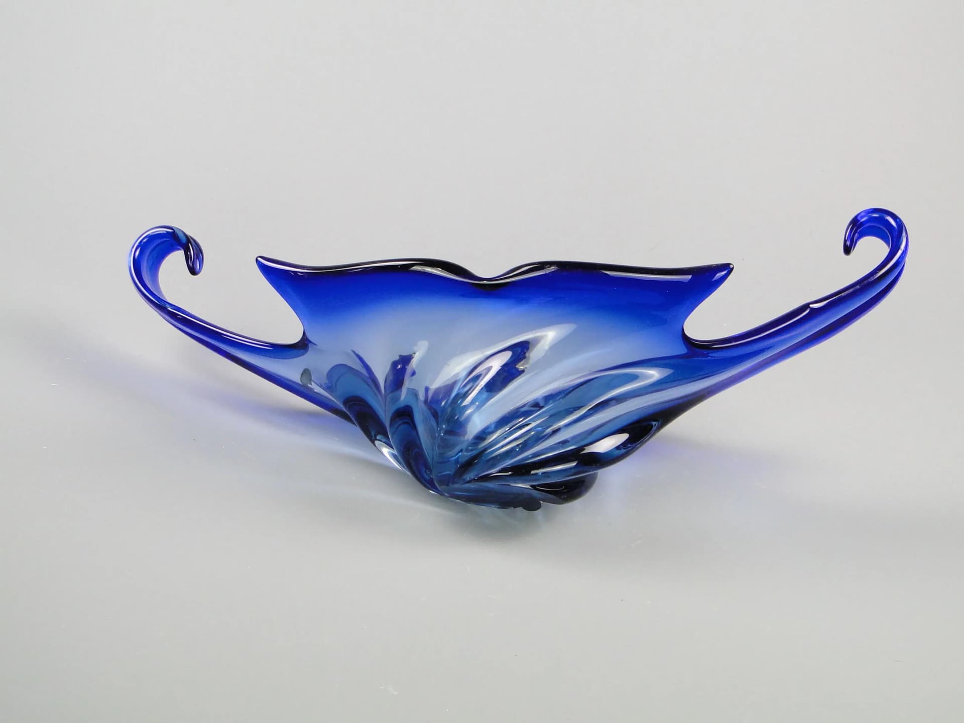 Centerpiece Mandruzatto, blue crystal glass, by F. Poli, Italy, 1950s. - 12203