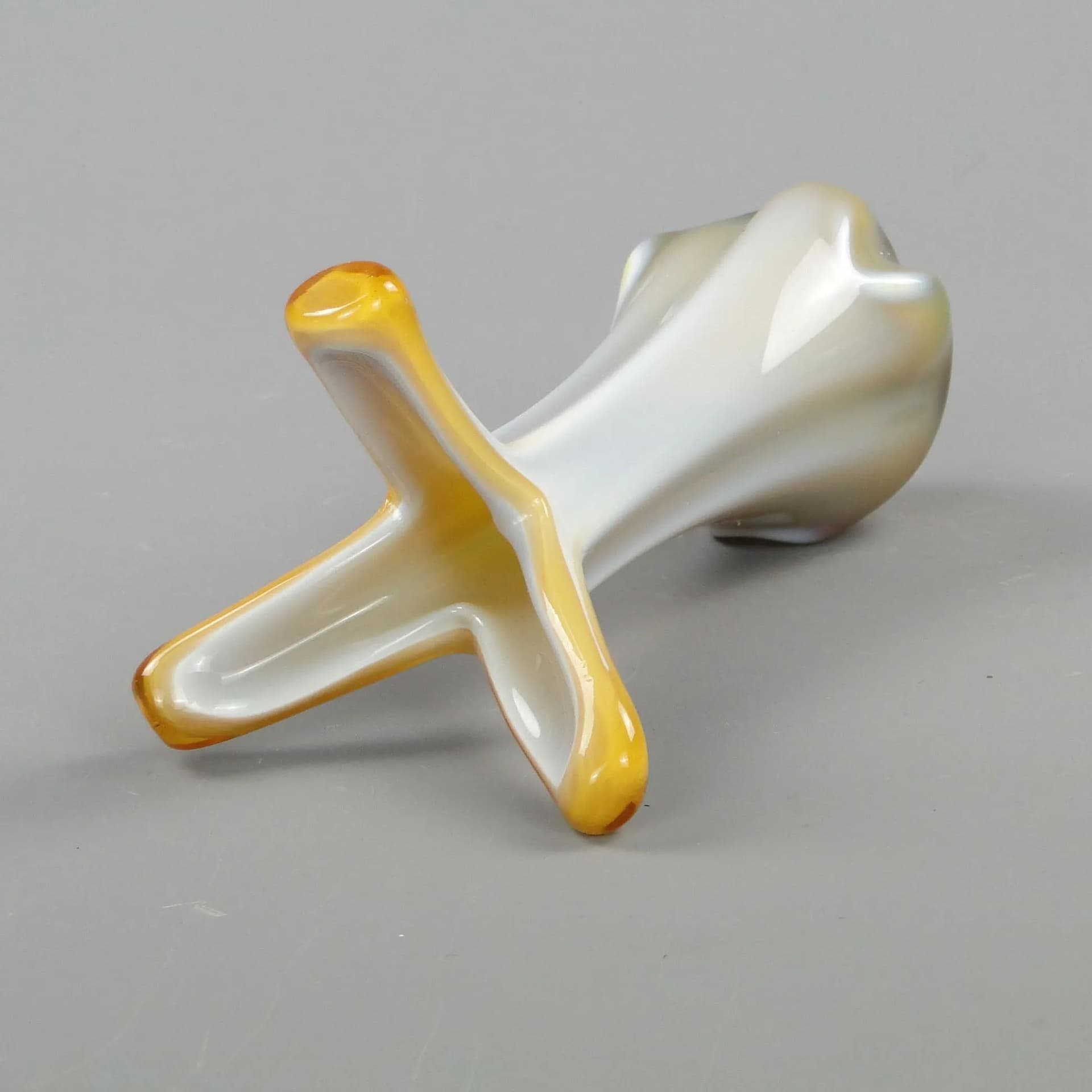 Wazon organiczny, szkło agatowe biały, proj. D. Drobnjak, Huta Szkła F.S. Prokuplje, Jugosławia, lata 70. - 12175