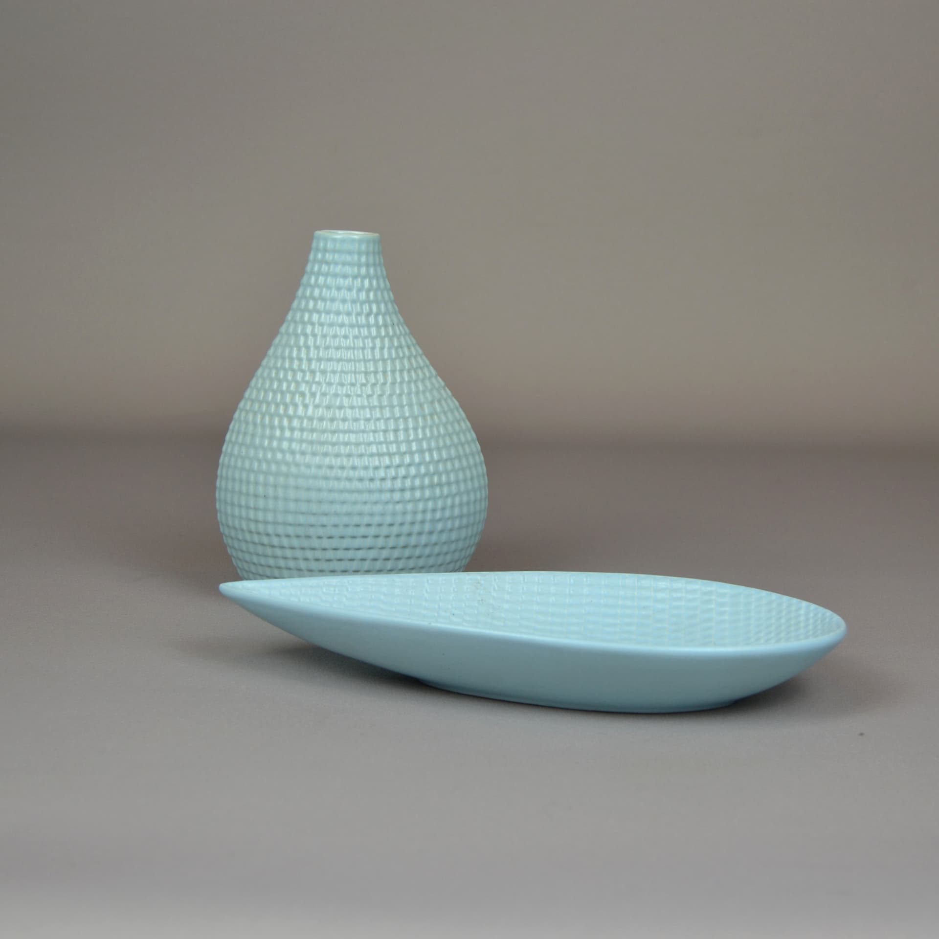 Vase Reptil, blue ceramic, by S. Lindeberg, Sweden, 1950s. - 935