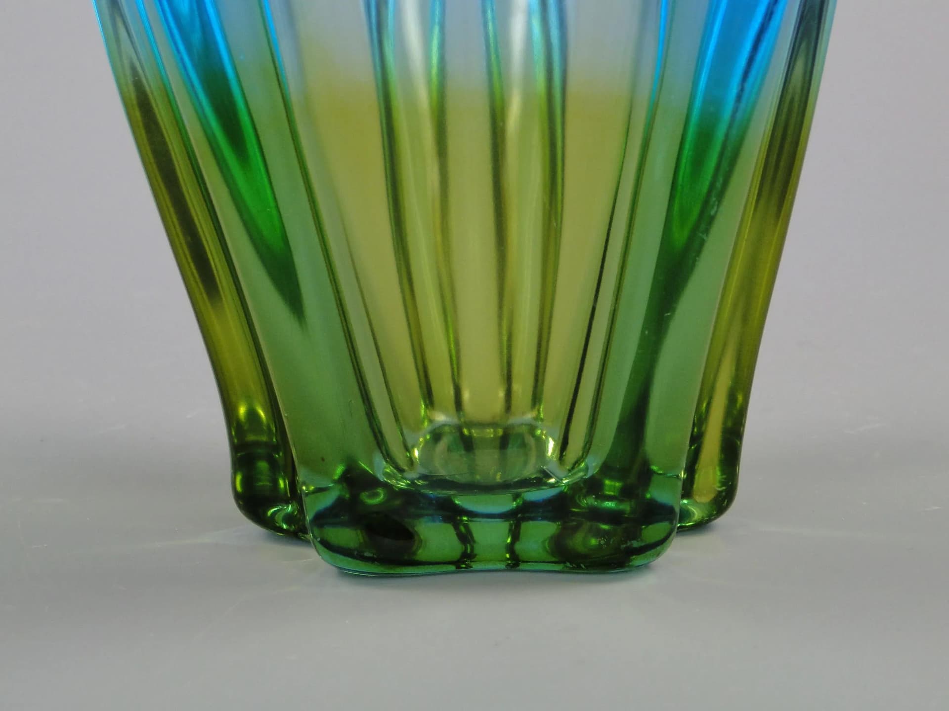 Wazon, szkło wielobarwne, Mstišov Nový Bor, Czechosłowacja, lata 60. - 12435