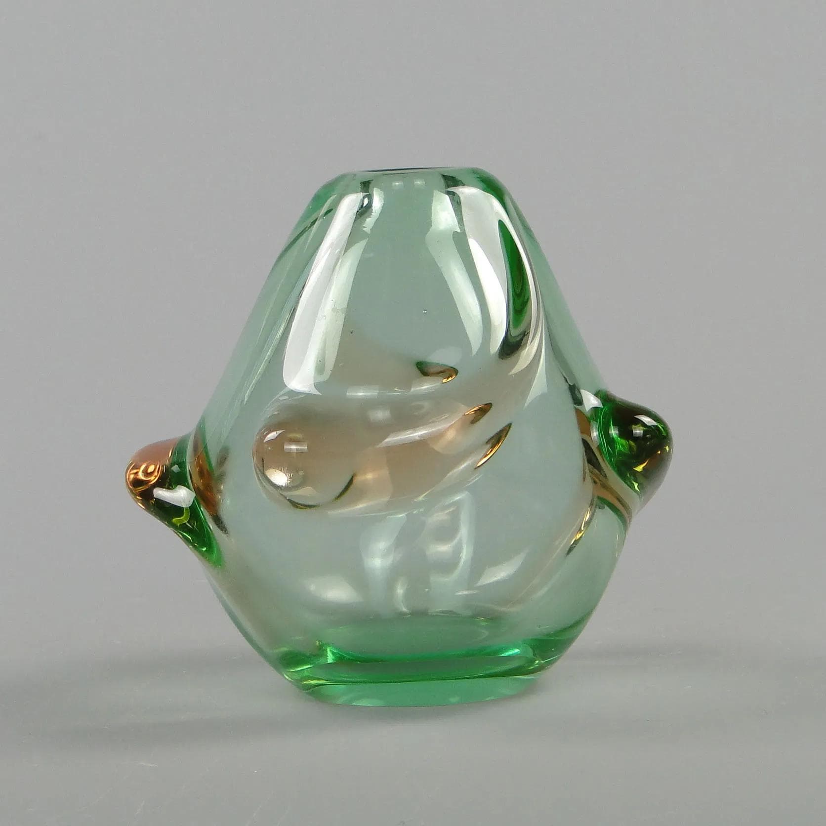 Wazon, szkło uranowe zielone, proj. J. Kotik, Skrdlovice, Czechosłowacja, lata 50. - 12398