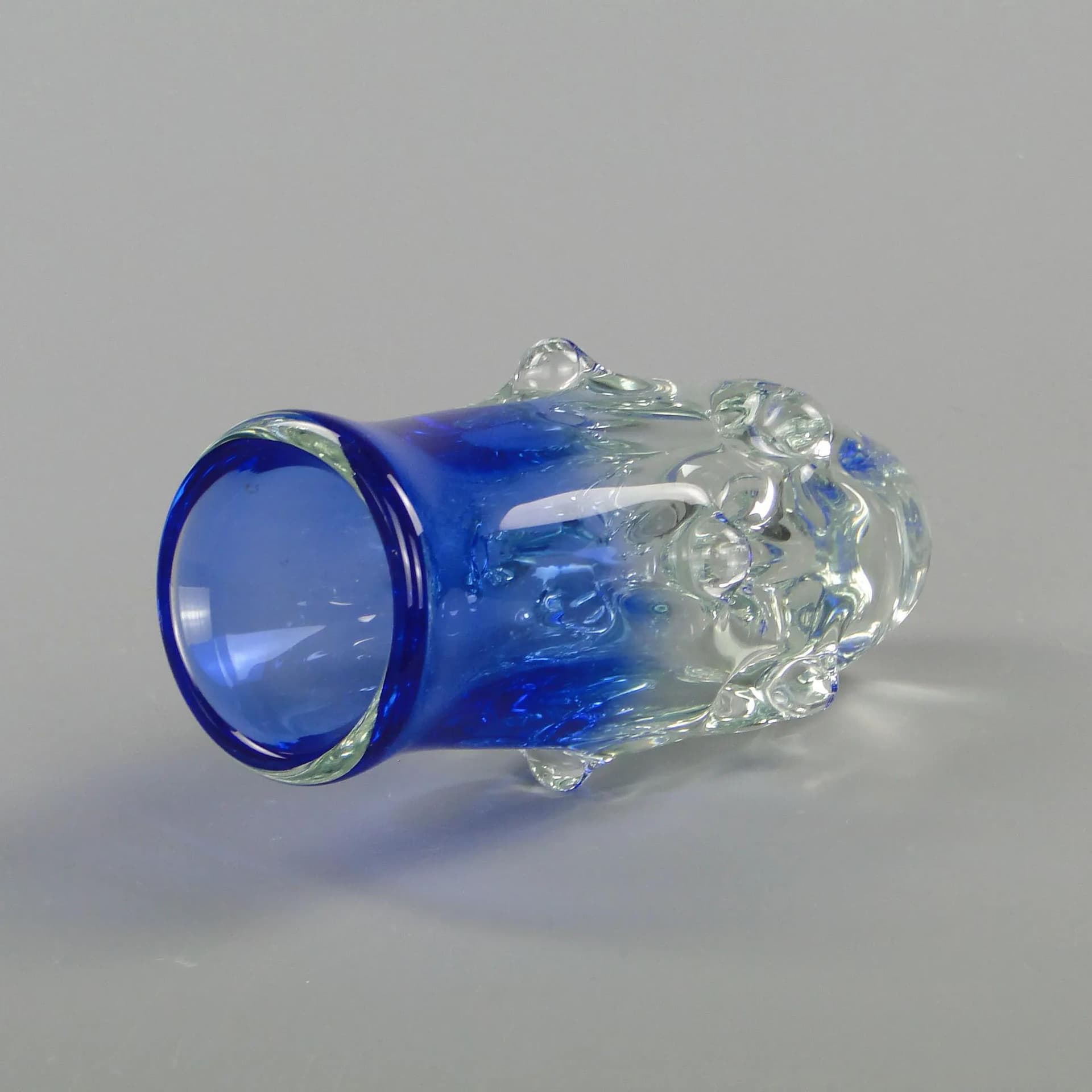 Wazon błękitny, szkło, proj. J. Beranek, Skrdlovice, Czechosłowacja, lata 60. - 12302