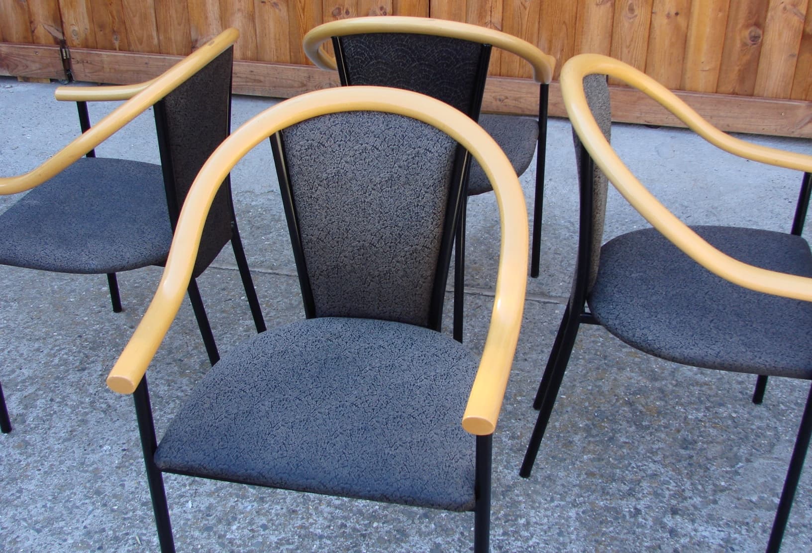 Komplet czterech krzeseł, ciemnoszary, tkanina, buk, metal czarny, lata 70. - 178704