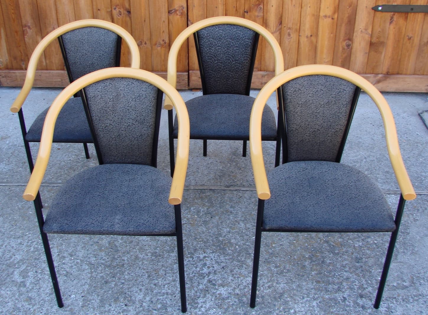 Komplet czterech krzeseł, ciemnoszary, tkanina, buk, metal czarny, lata 70. - 178703