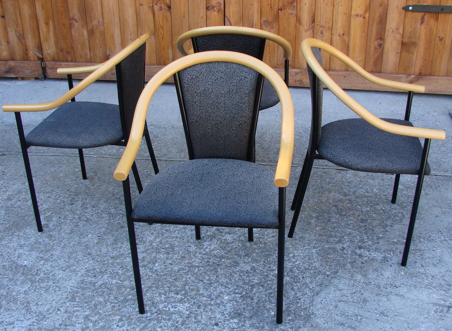 Komplet czterech krzeseł, ciemnoszary, tkanina, buk, metal czarny, lata 70. - 178707