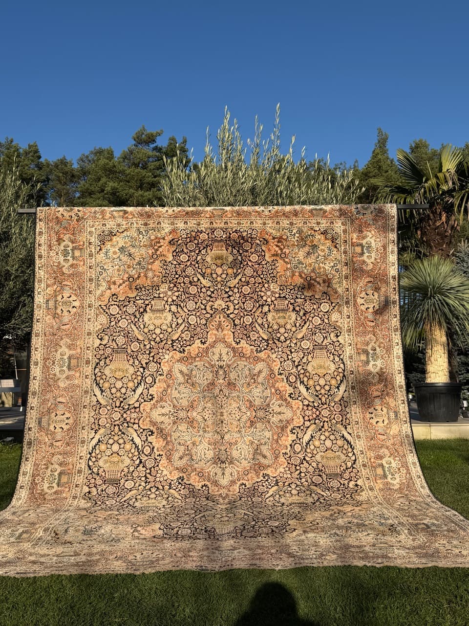 Carpet Ghoum, 375x270 cm, beige silk, India, 1990s. - 178837