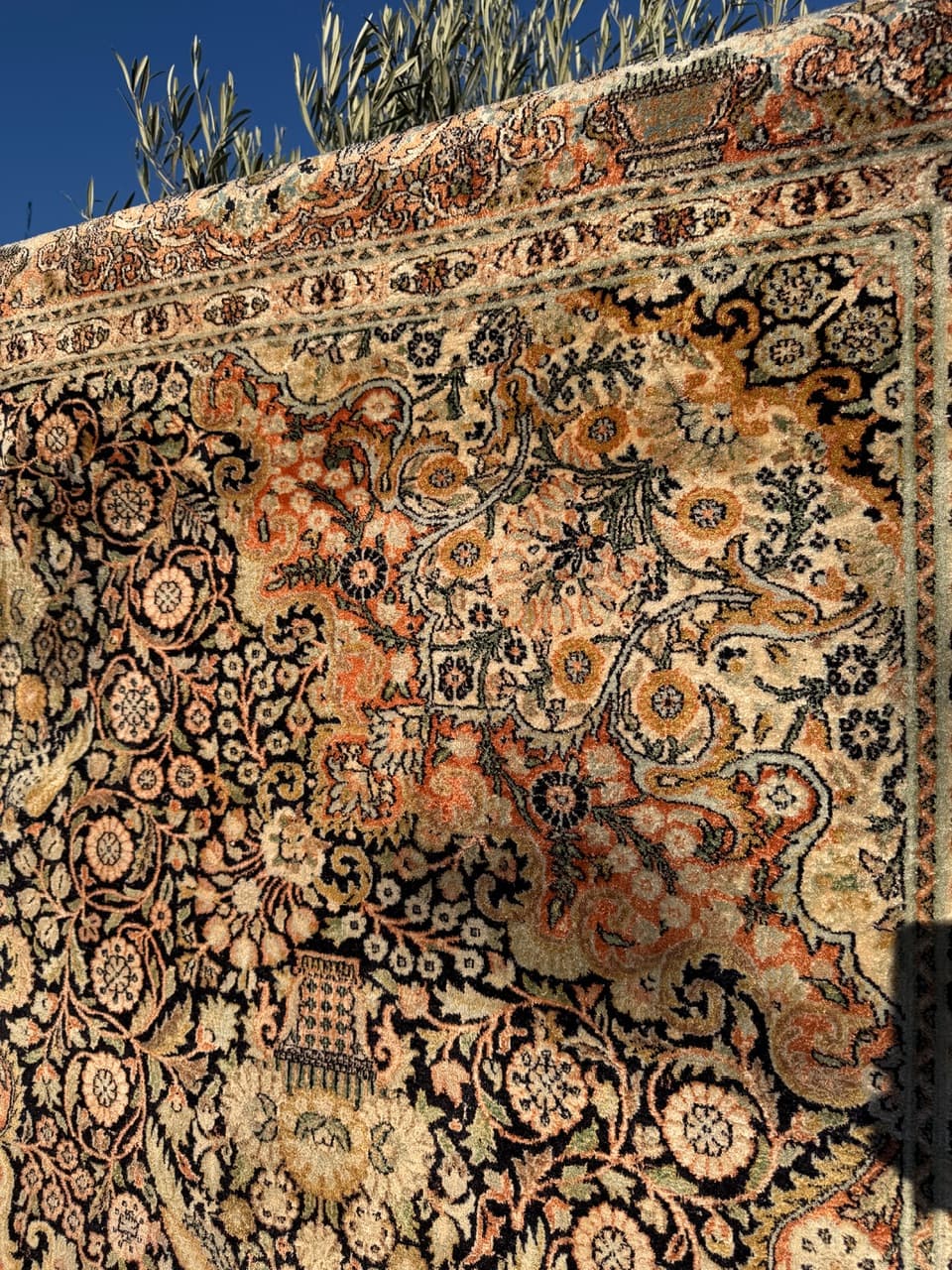 Carpet Ghoum, 375x270 cm, beige silk, India, 1990s. - 178832