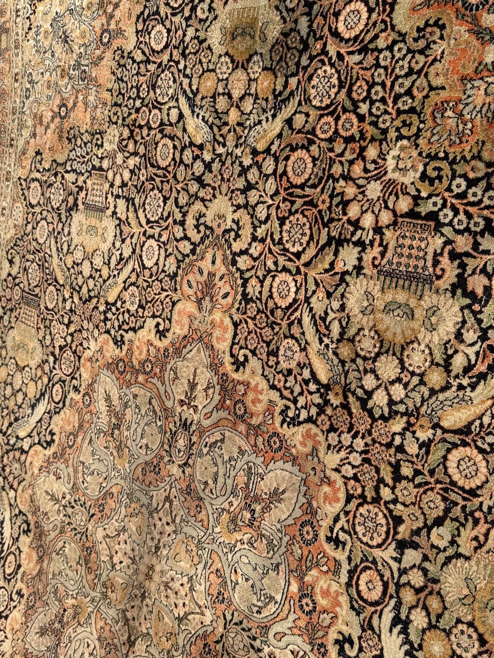 Carpet Ghoum, 375x270 cm, beige silk, India, 1990s. - 178838