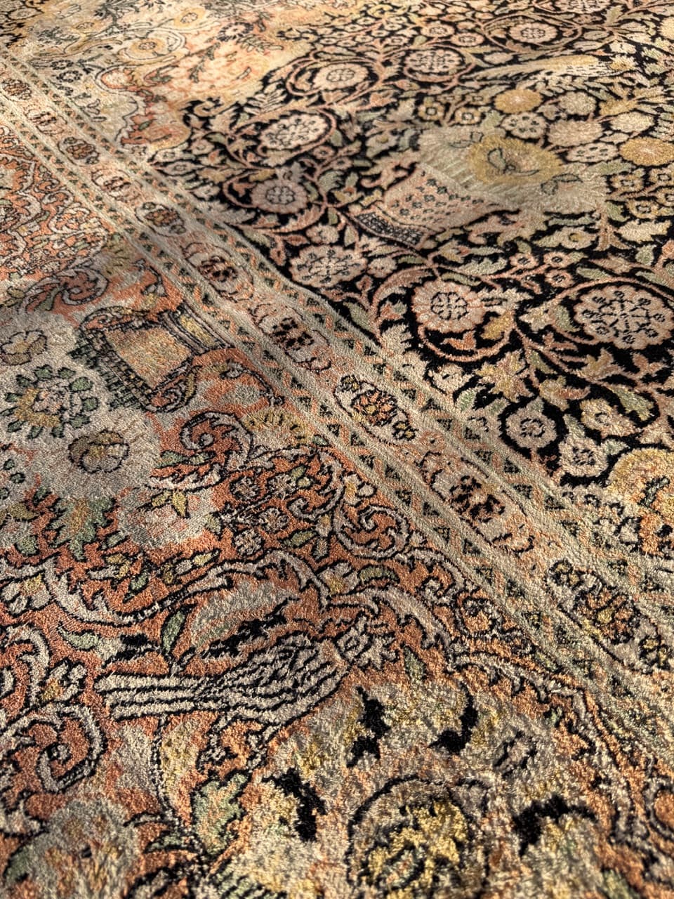 Carpet Ghoum, 375x270 cm, beige silk, India, 1990s. - 178835