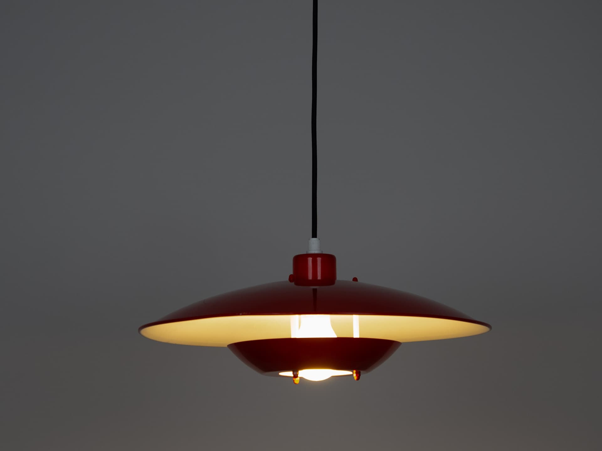 Lampa wisząca, czerwony, metal, Dania, lata 80. - 179204