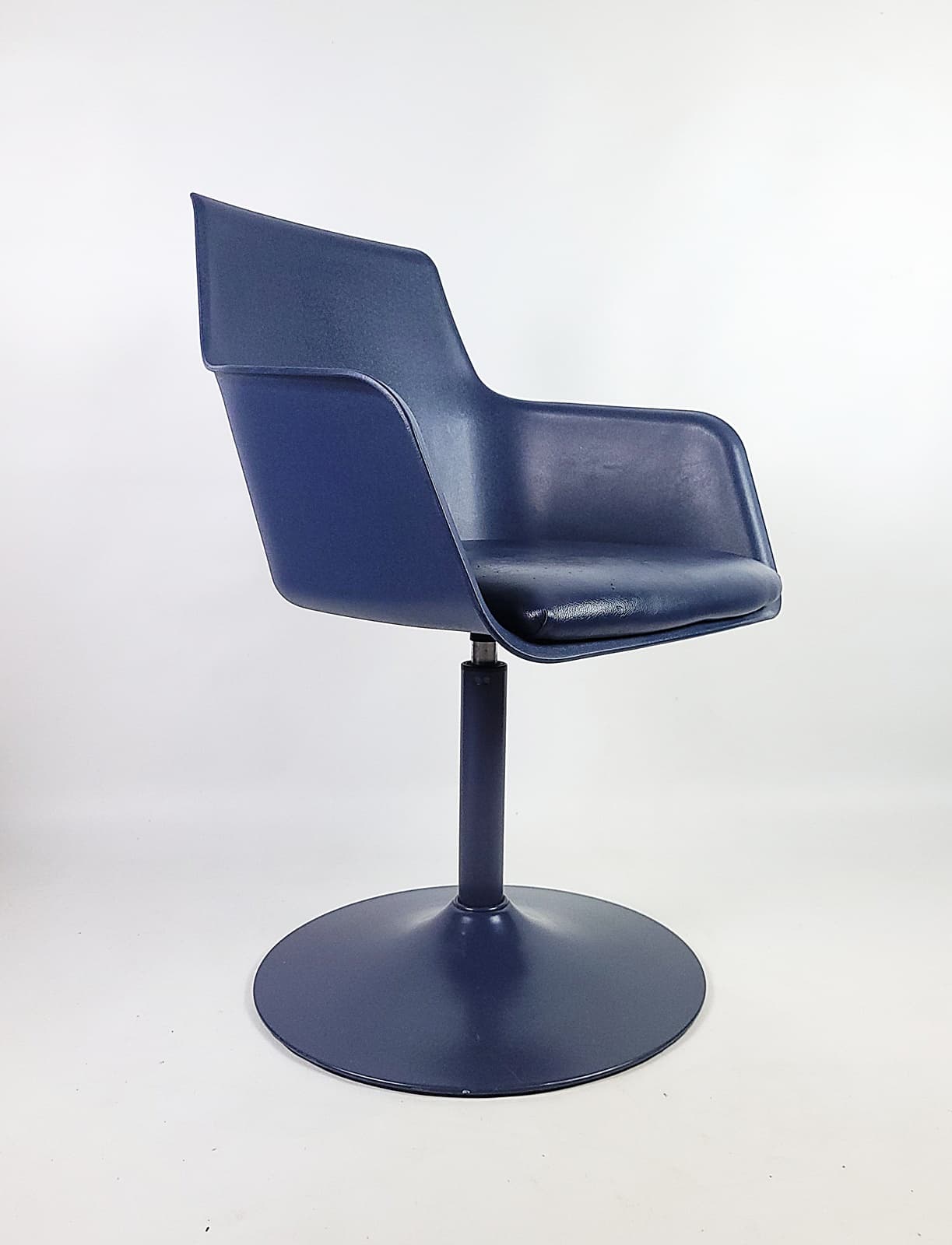 Pair of bucket chairs, navy blue plastic, 1990s. - 179341