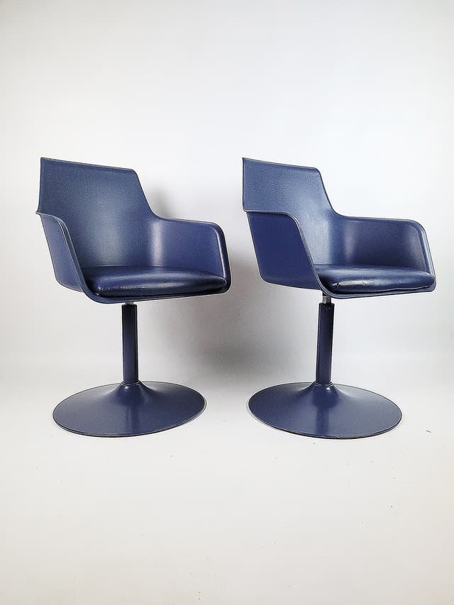 Pair of bucket chairs, navy blue plastic, 1990s. - DIMENSION