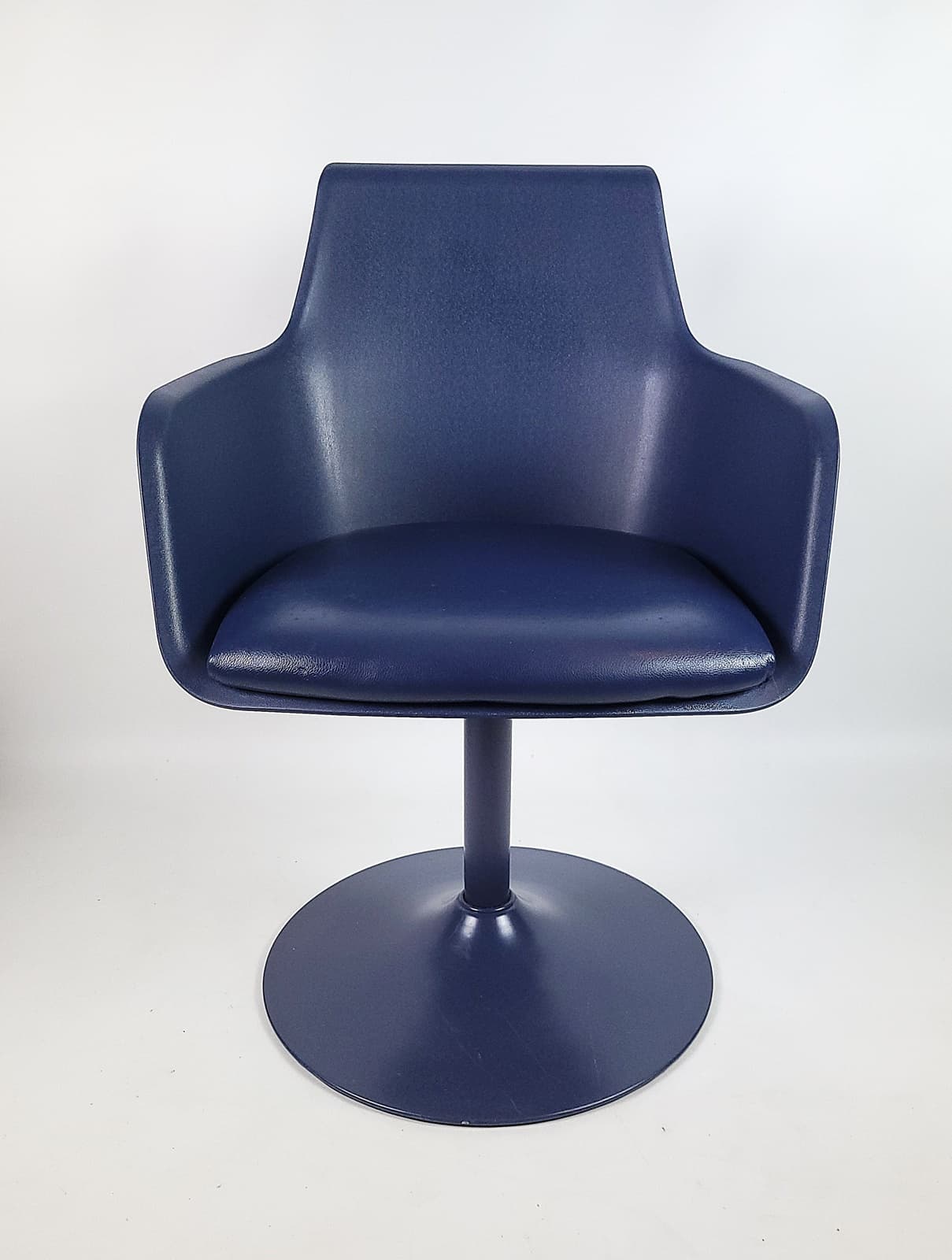 Pair of bucket chairs, navy blue plastic, 1990s. - 179342