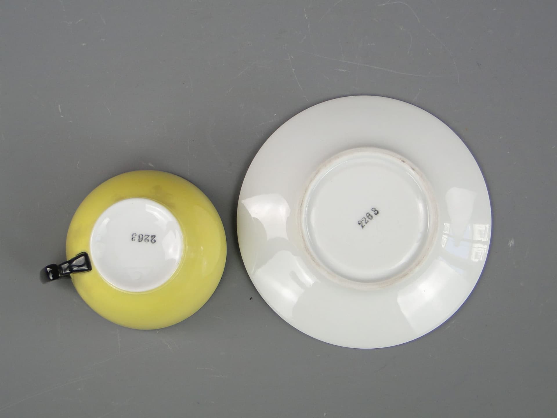 Filiżanka do mokki, żółty, porcelana, proj. B. Wendorf, Ćmielów, Polska, lata 30. - 179445