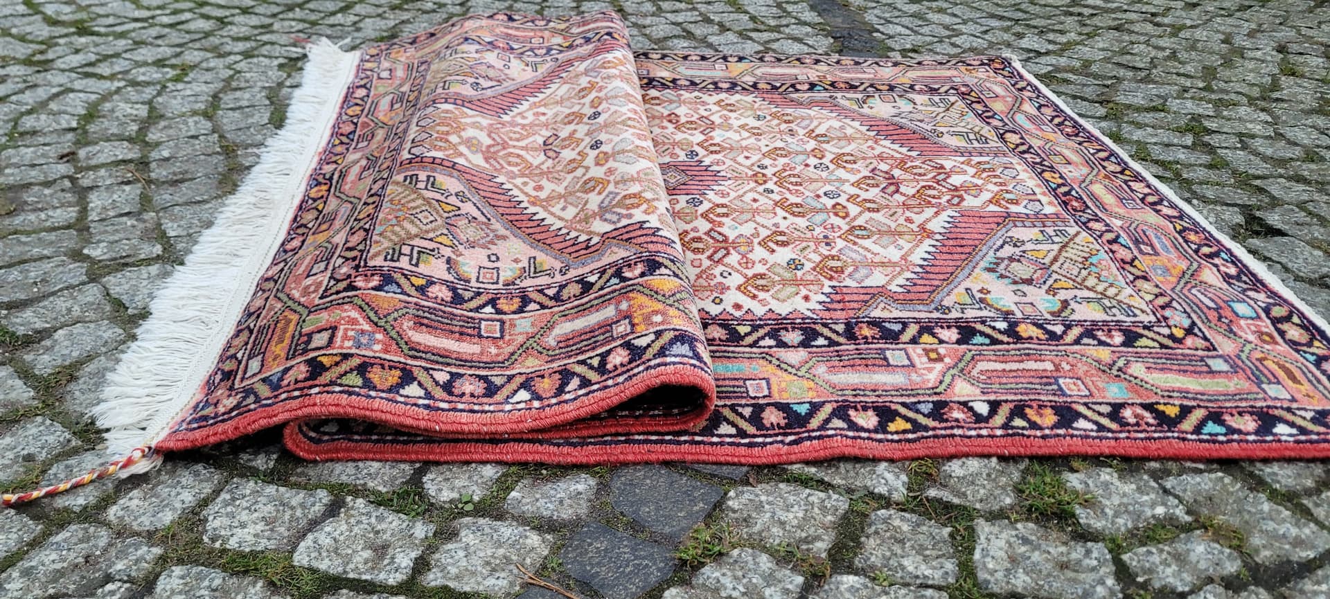 Rug Hamadan 105x164 cm, beige wool, Iran, 1960s. - 180148