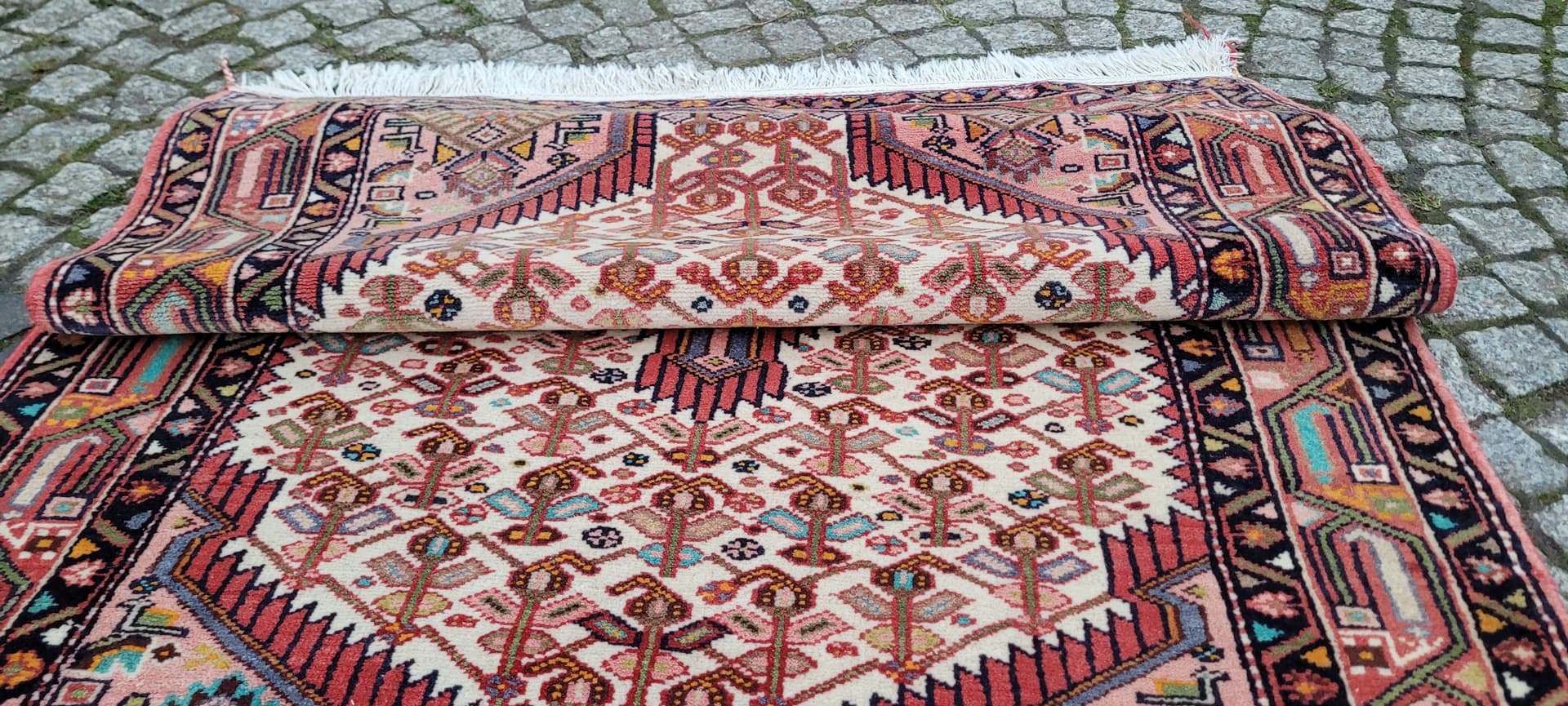 Rug Hamadan 105x164 cm, beige wool, Iran, 1960s. - 180149