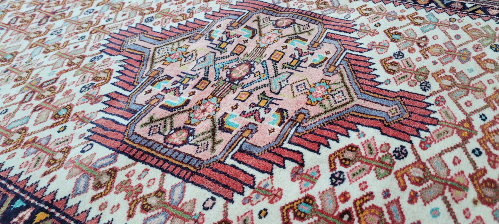 Rug Hamadan 105x164 cm, beige wool, Iran, 1960s. - 180146