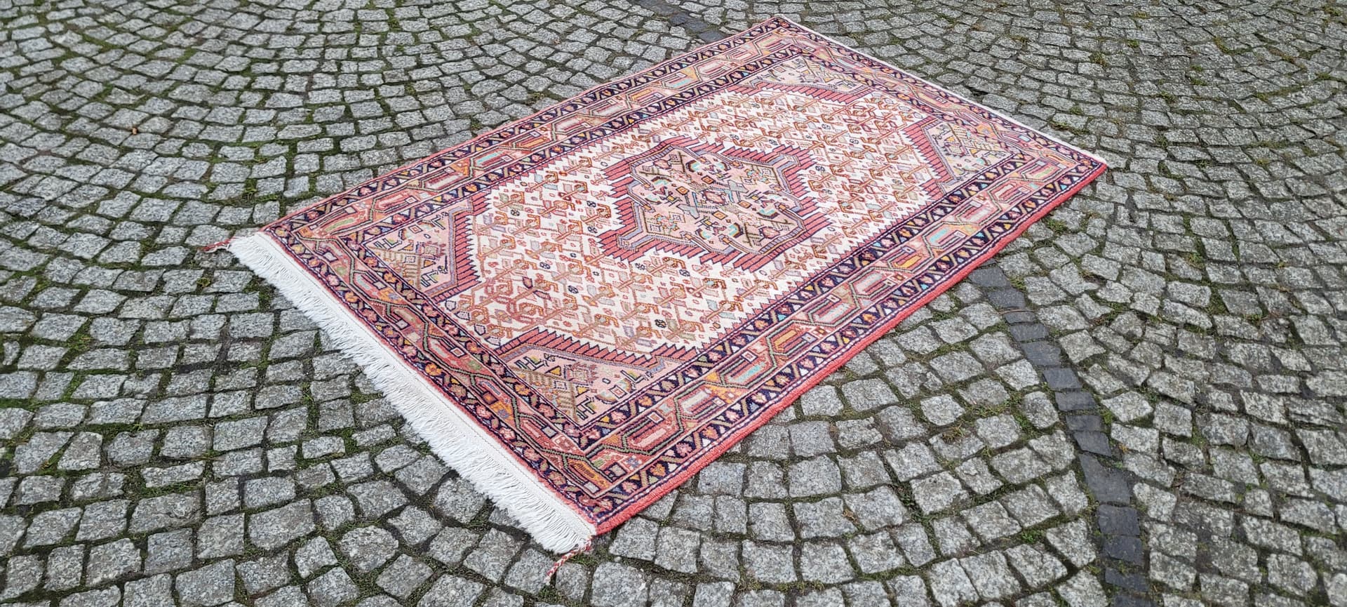 Rug Hamadan 105x164 cm, beige wool, Iran, 1960s. - 180156