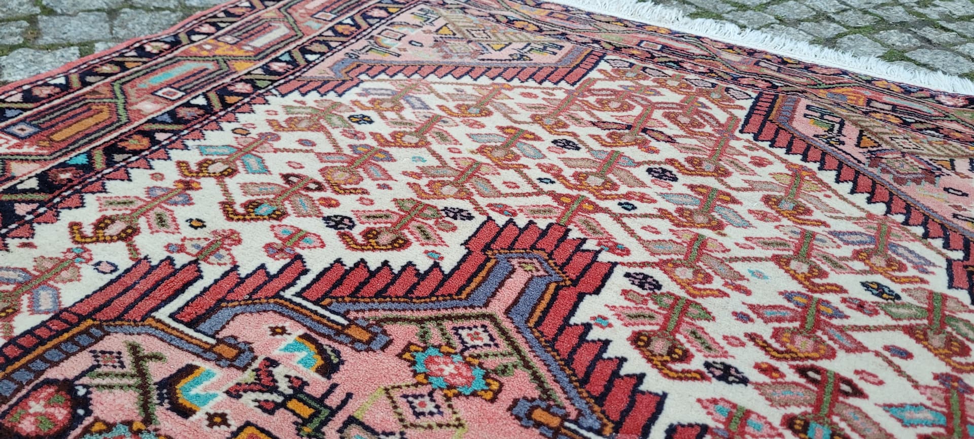 Rug Hamadan 105x164 cm, beige wool, Iran, 1960s. - 180147