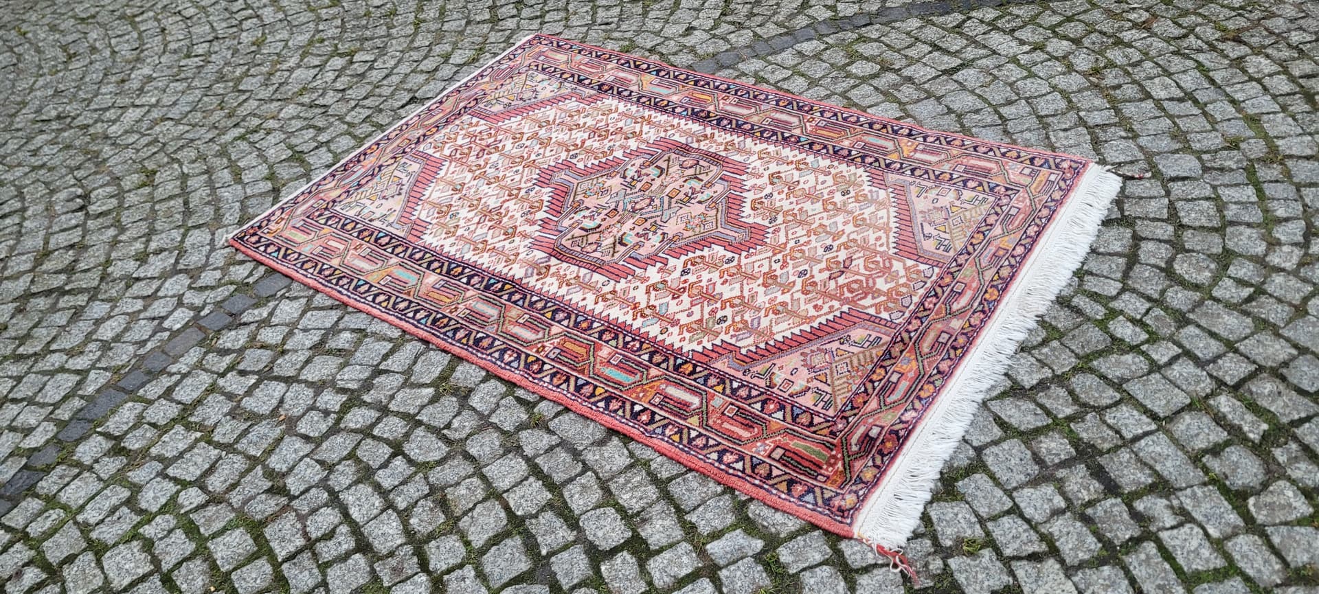 Rug Hamadan 105x164 cm, beige wool, Iran, 1960s. - 180152