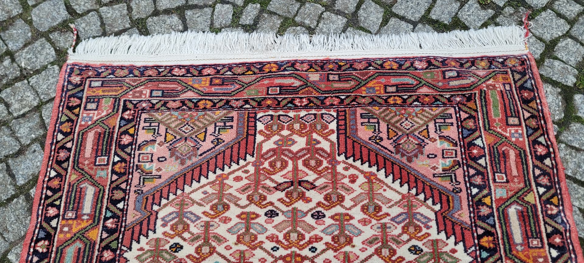 Rug Hamadan 105x164 cm, beige wool, Iran, 1960s. - 180153