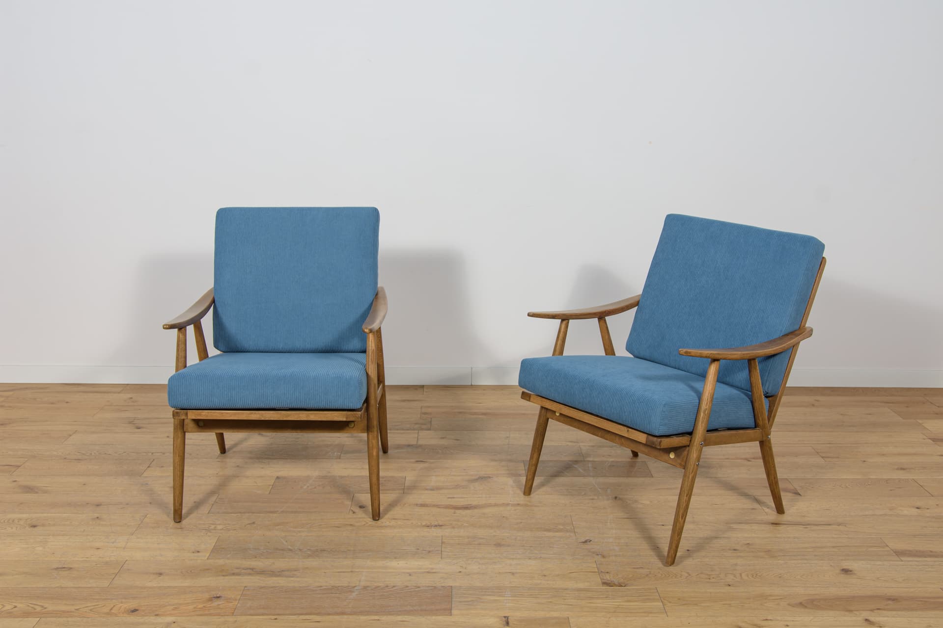 Para foteli, beech orzech, tapicerka niebieska, TON, Czechosłowacja, lata 60. - 181333